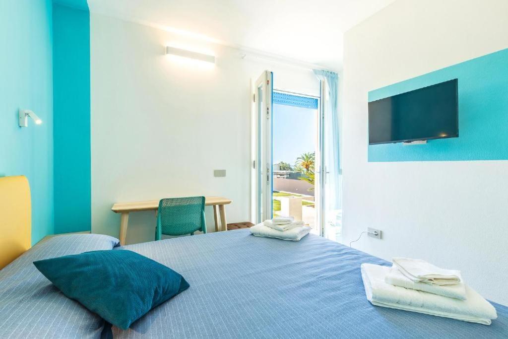 Doppelzimmer mit Balkon und Meerblick