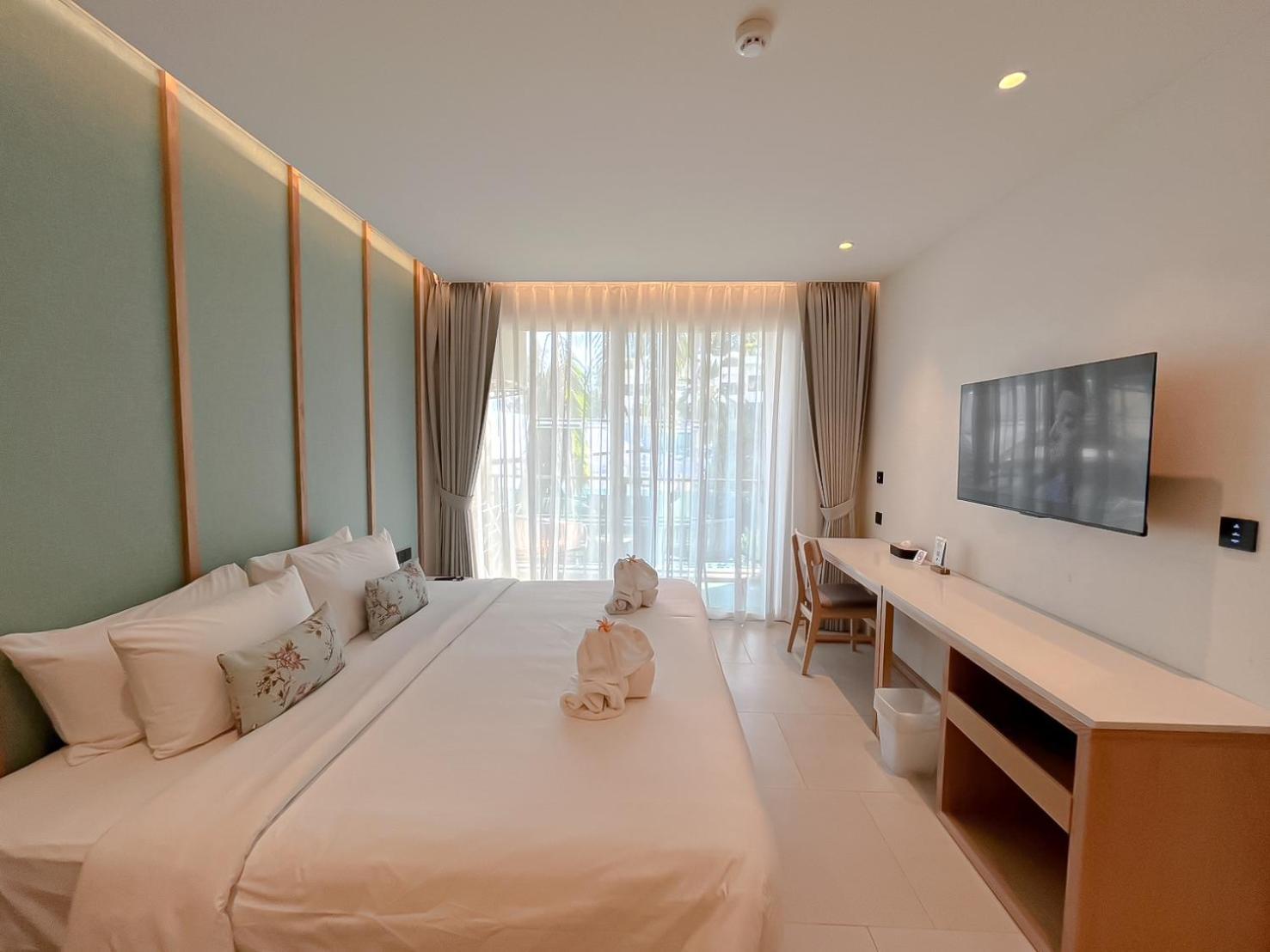 Suite con 1 Camera da Letto (Vista Piscina)