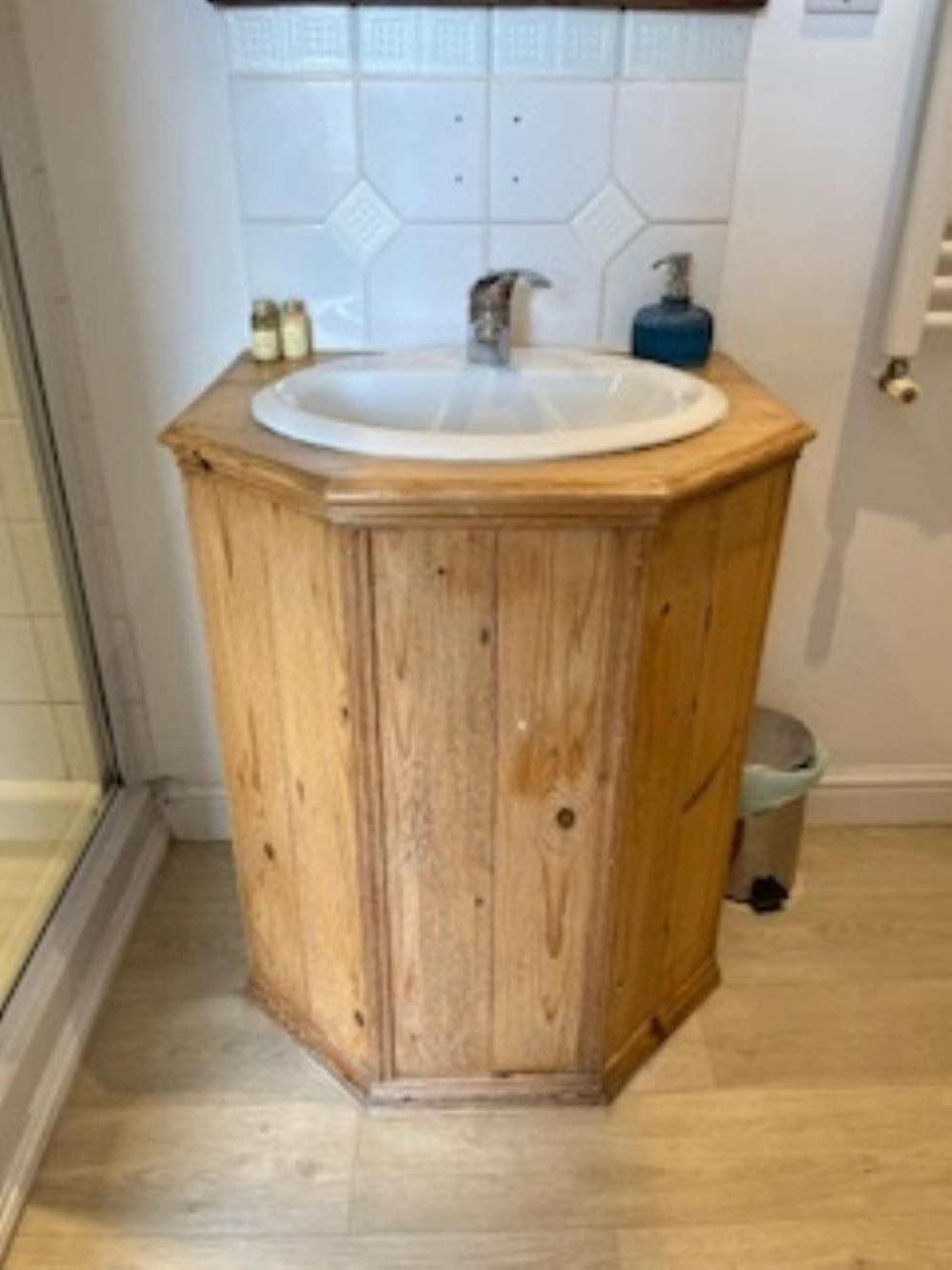 Deluxe Double Room Shower