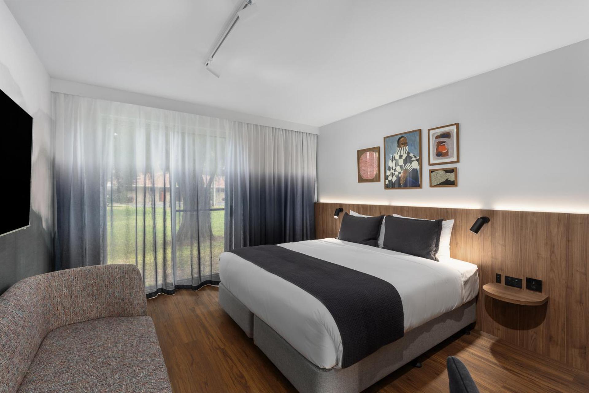 Deluxe King Room