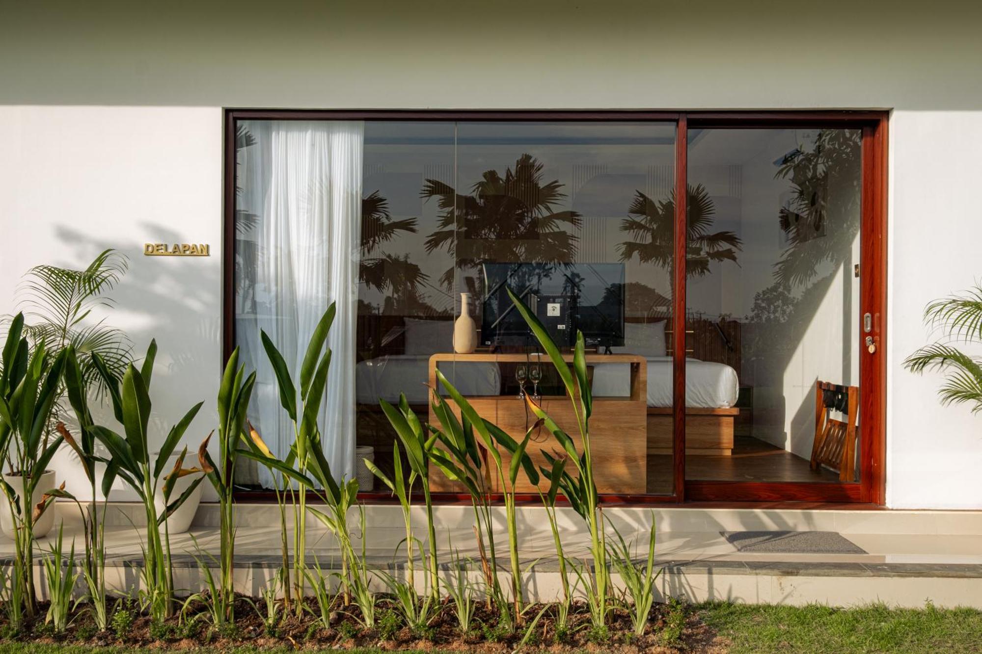 Suite with Garden View