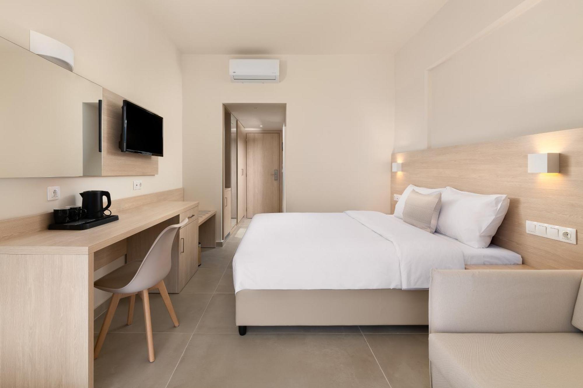 Deluxe Triple Room with Sea View