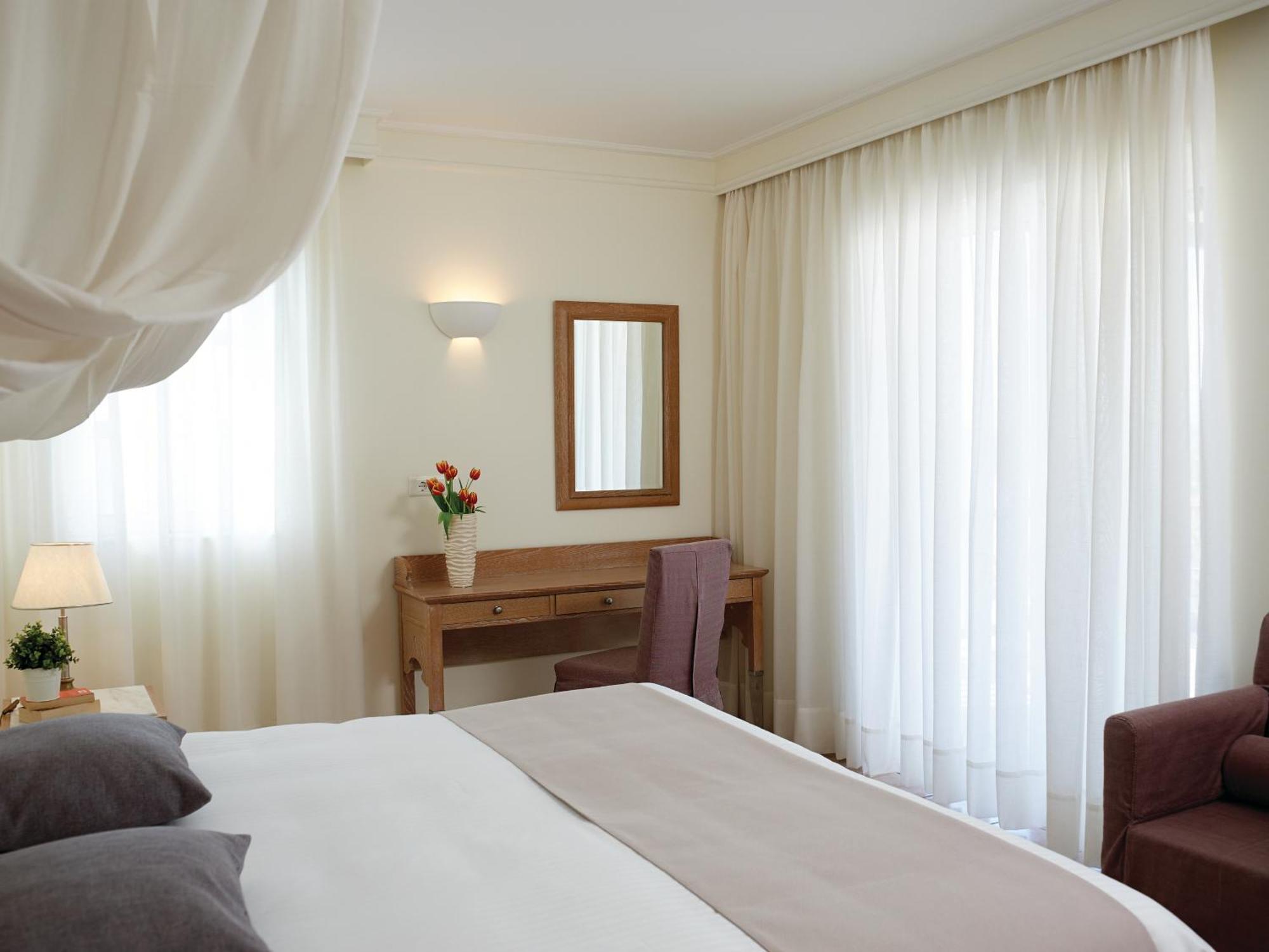 One Bedroom Suite Limited Sea View