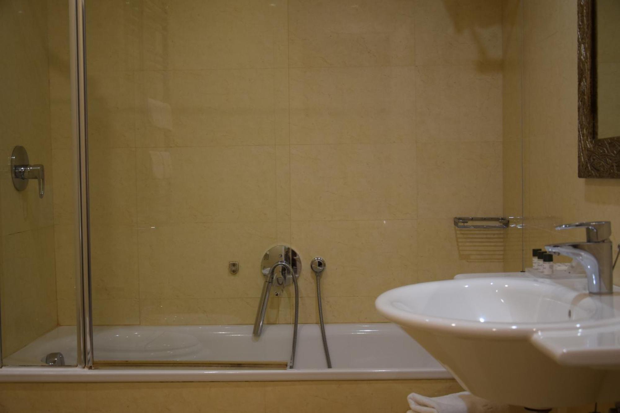 Standard Double or Twin Room,1652744263:JPEG