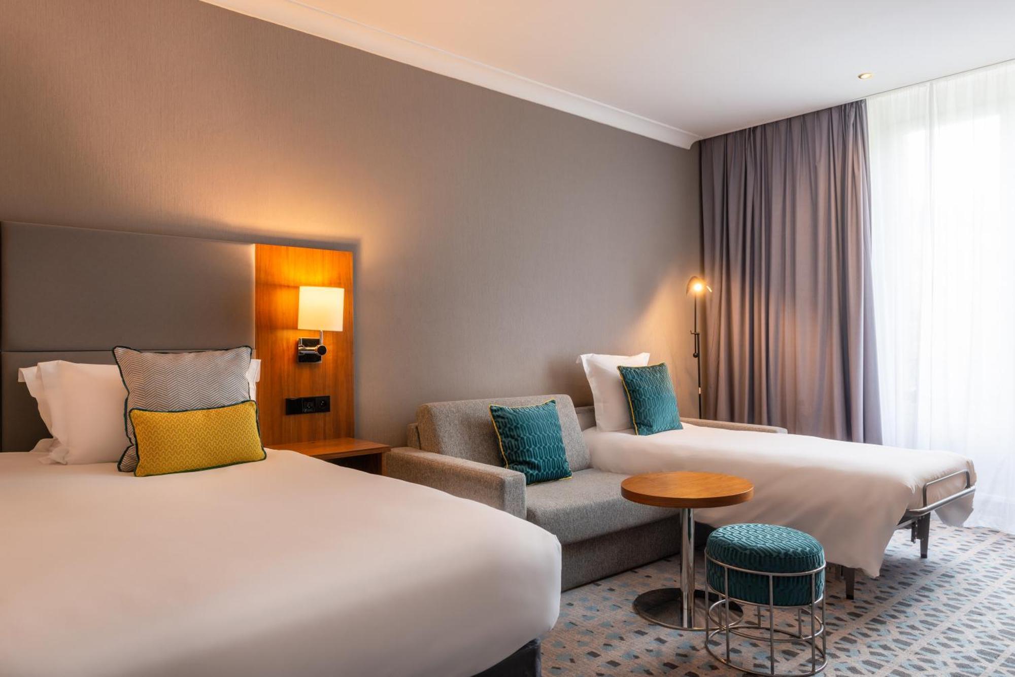 Habitación Premium con cama extragrande y sofá cama