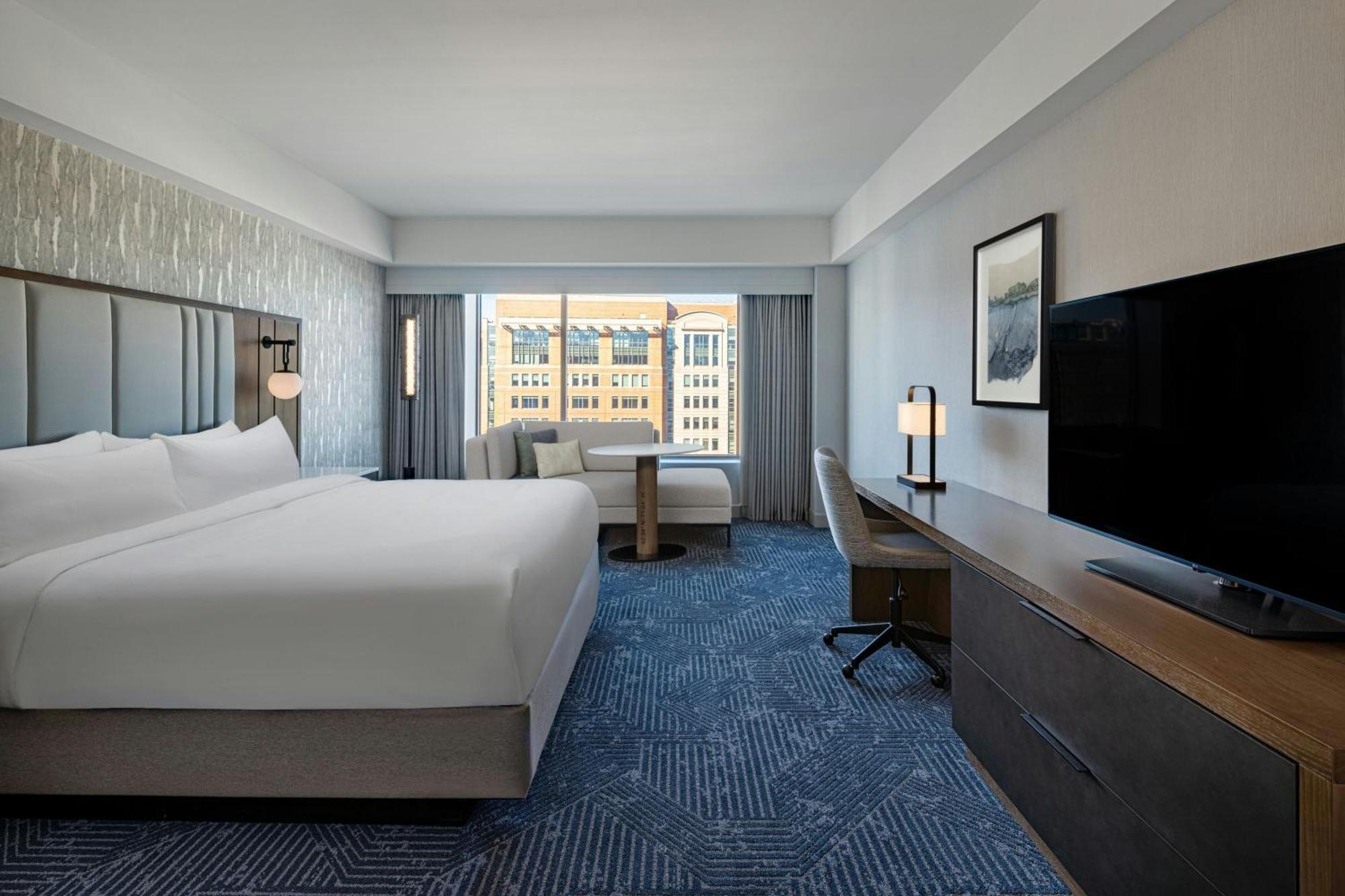 King Room with Roll-in Shower - Mobility and Hearing Accessible