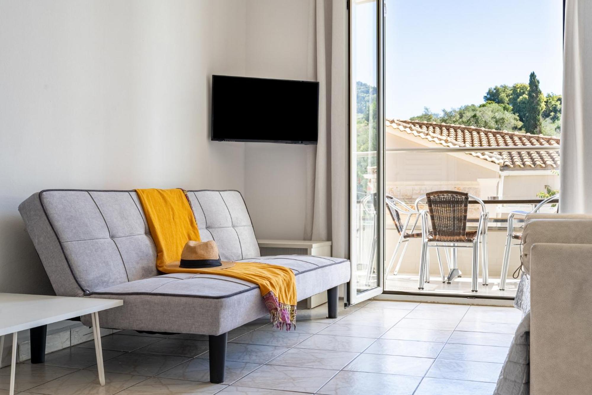 Apartment with Garden View