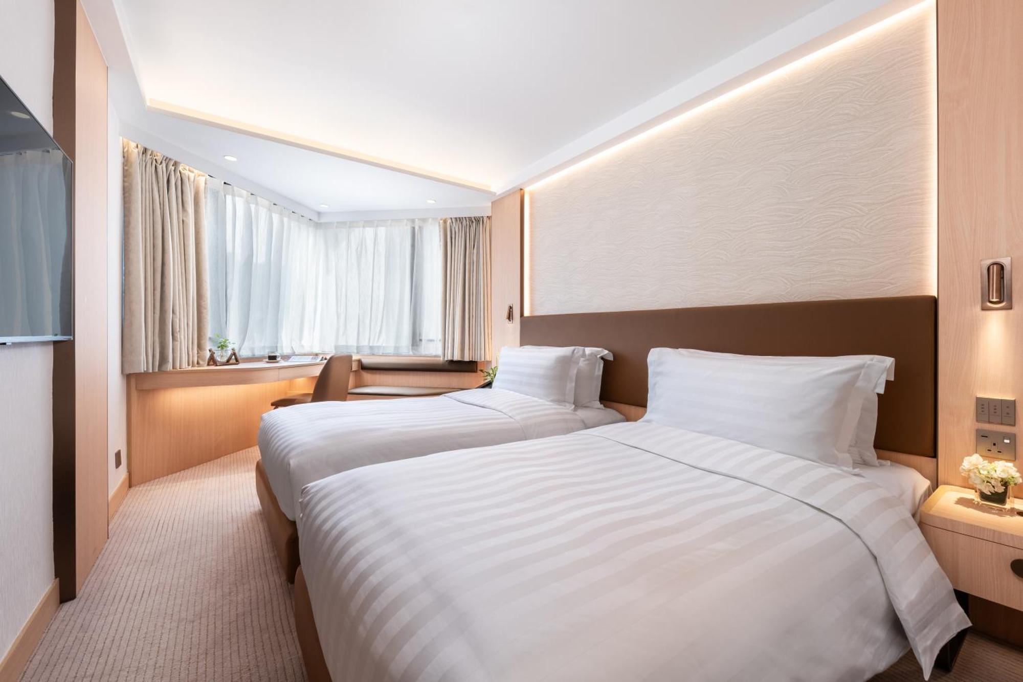 Newly Renovated Non Smoking City View Superior Room Twin bed