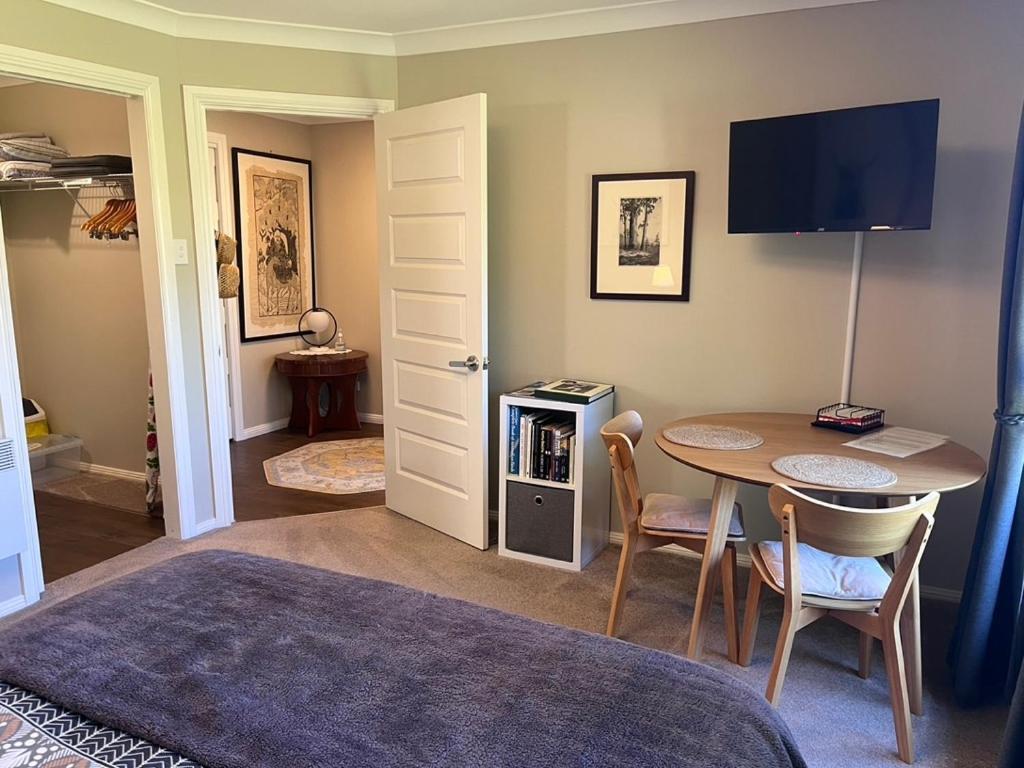 Double Room Private Bathroom