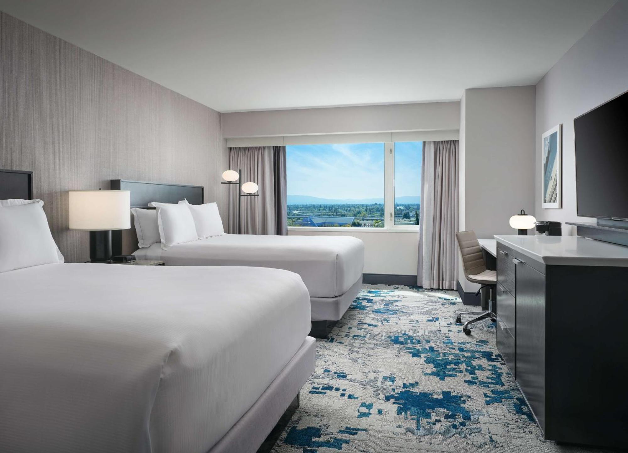 Queen Room Two Queen Beds City View