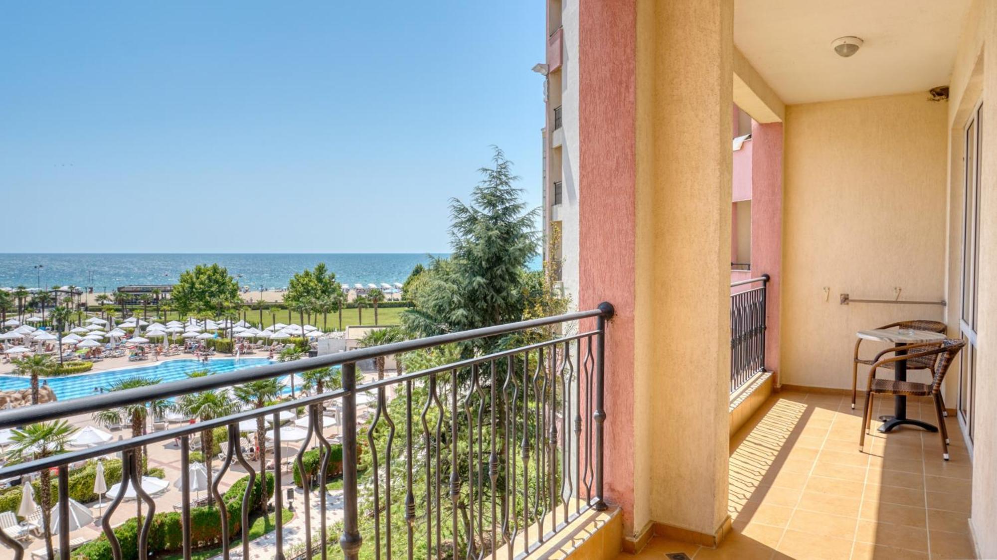 One-Bedroom Apartment Sea View