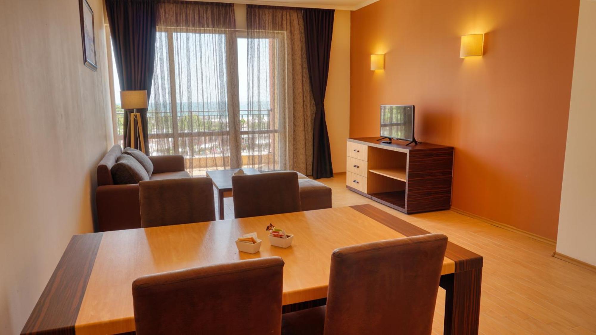 One-Bedroom Apartment Sea View