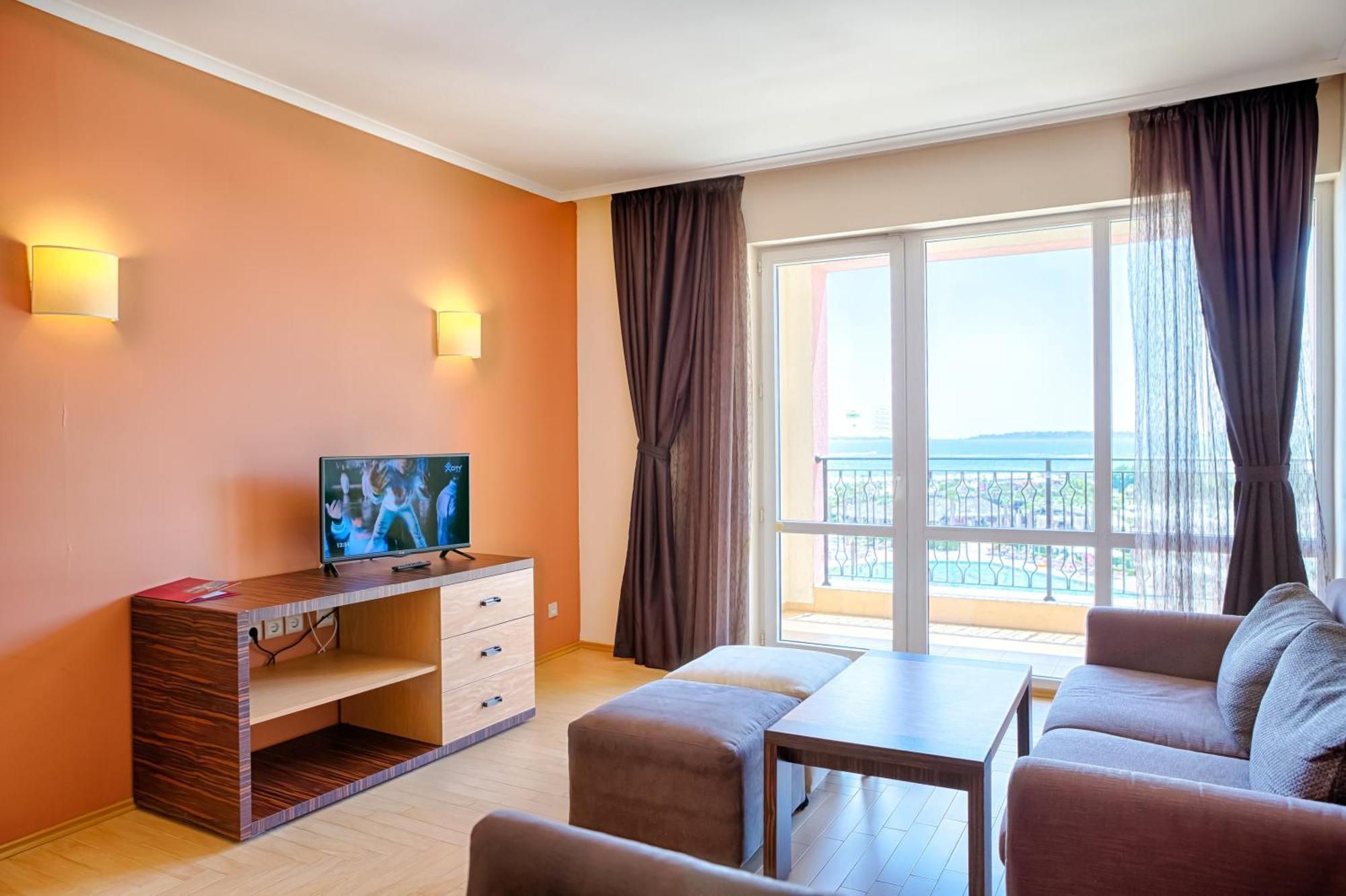 One-Bedroom Apartment Sea View