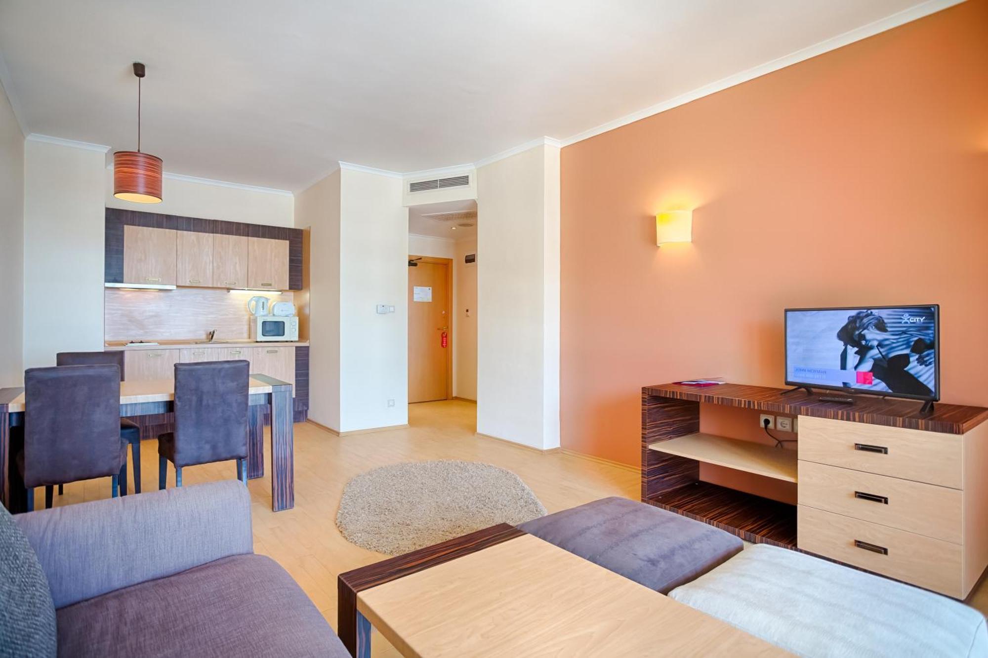 One-Bedroom Apartment Sea View