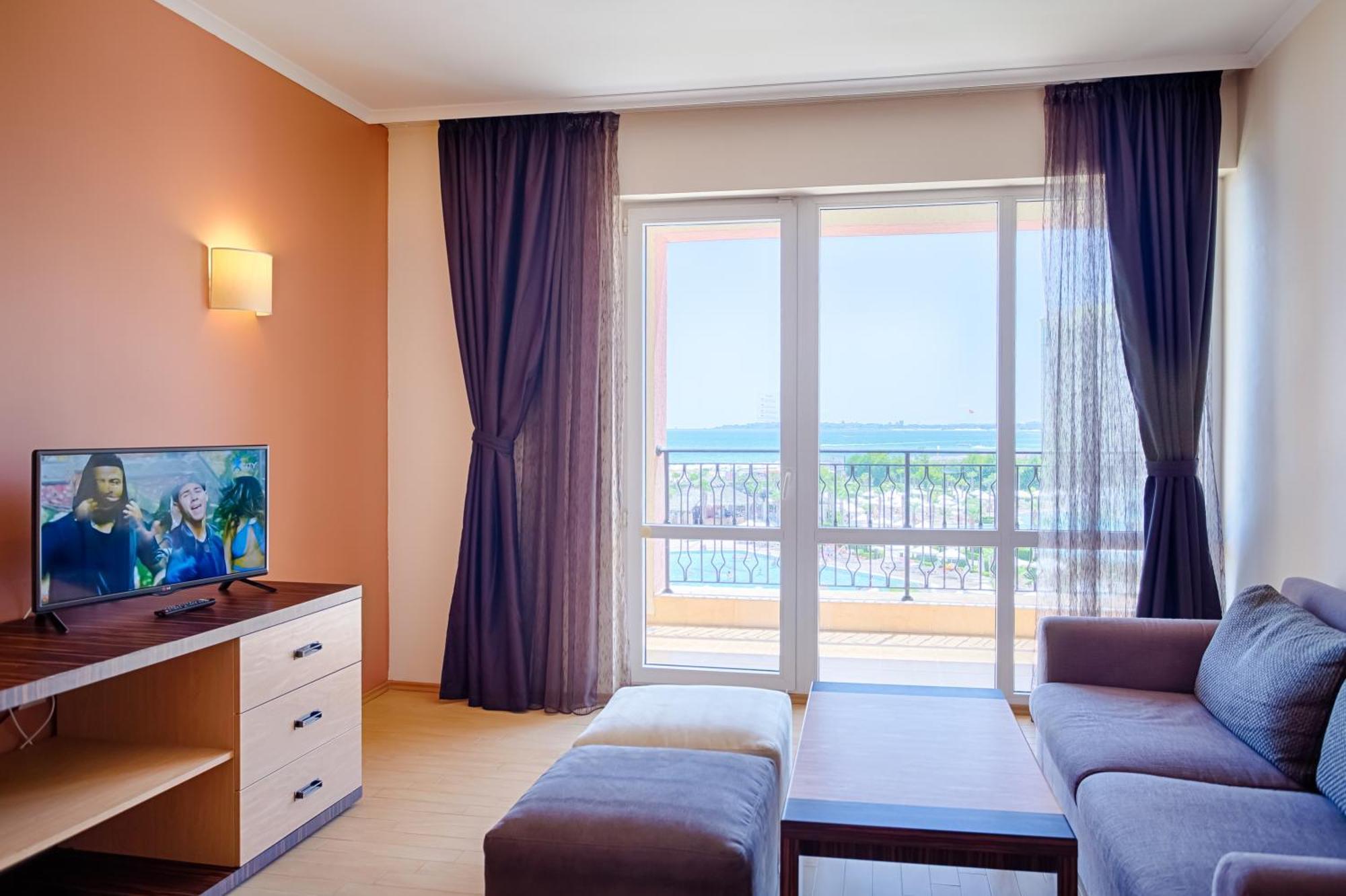 One-Bedroom Apartment Sea View