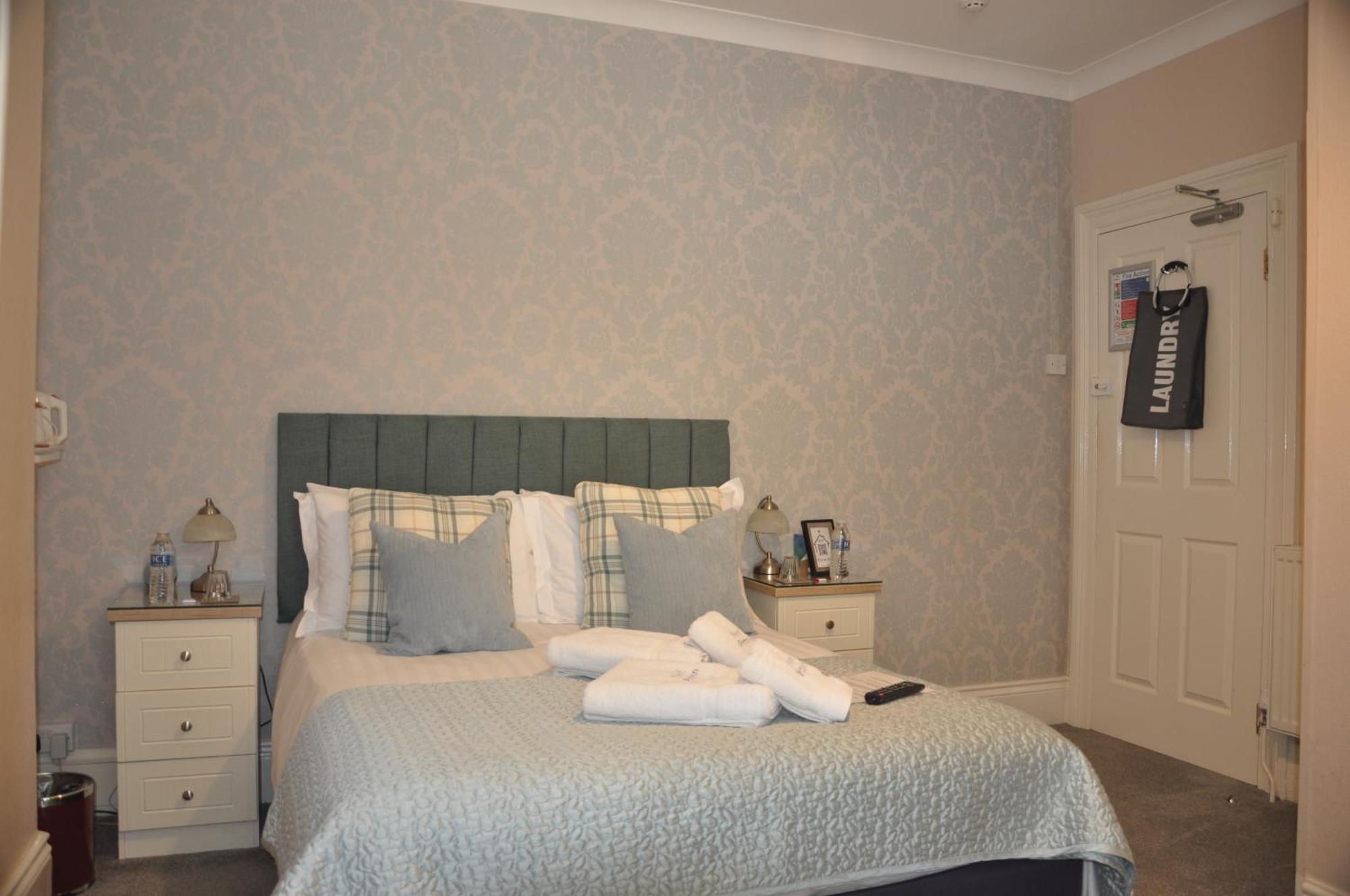 Double room En-suite shower