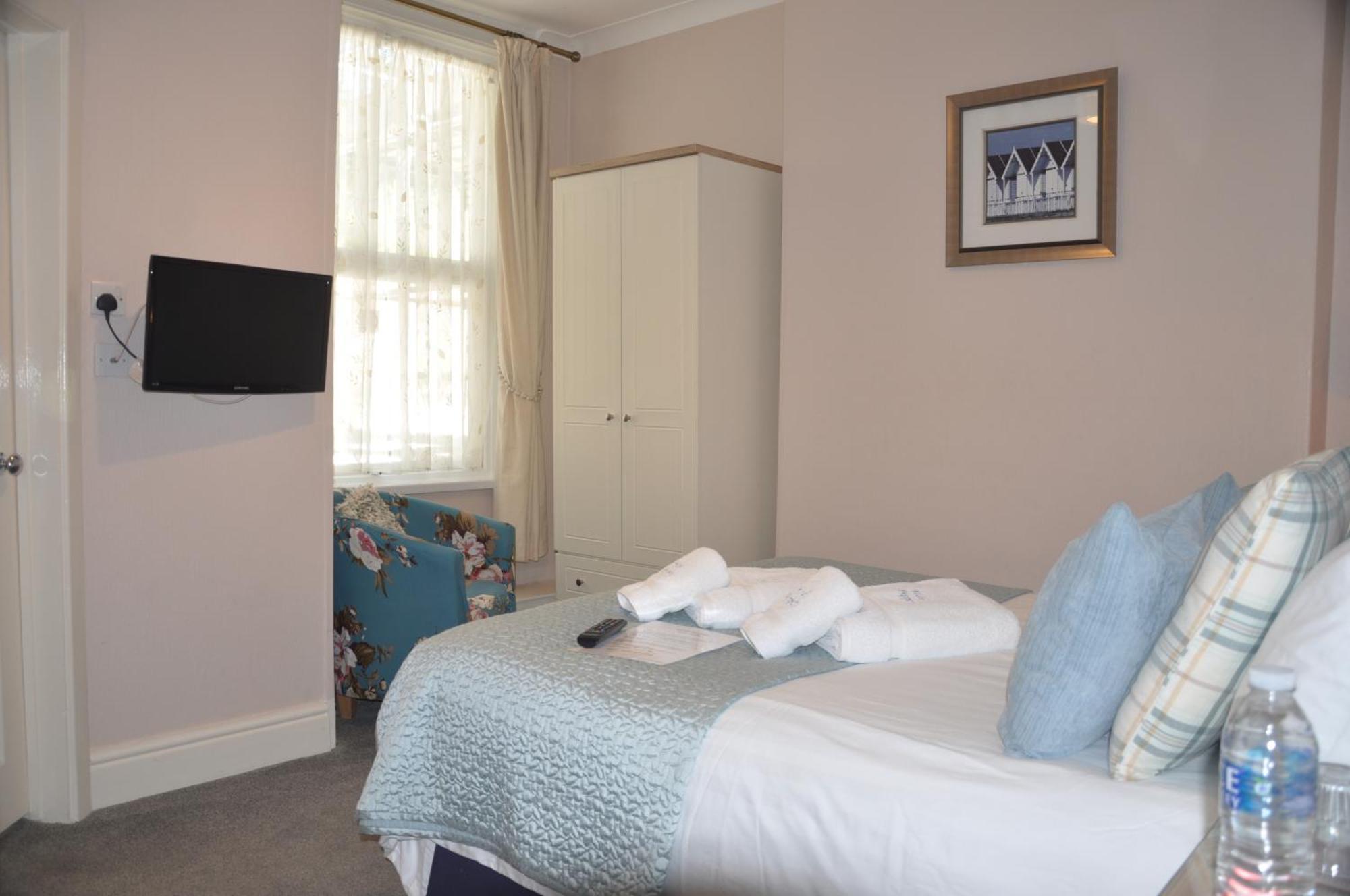 Double room En-suite shower
