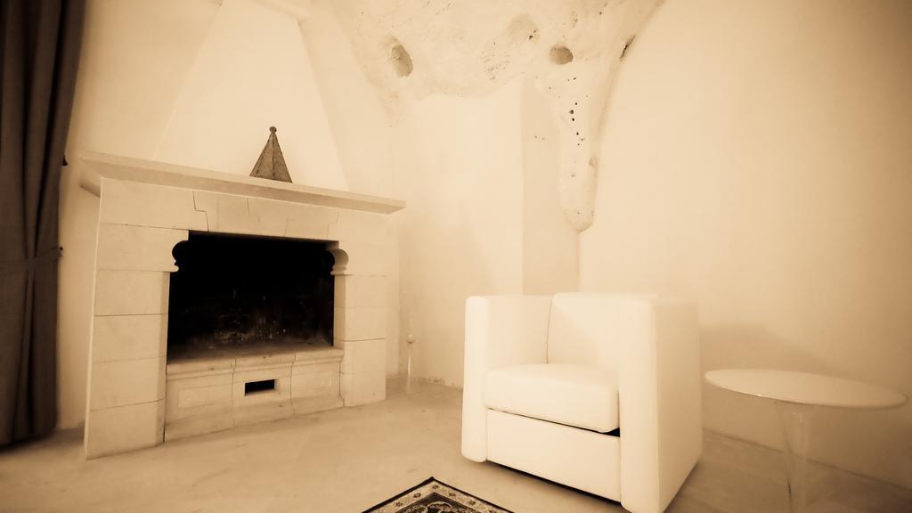 Executive Suite Cave,166174968:JPEG