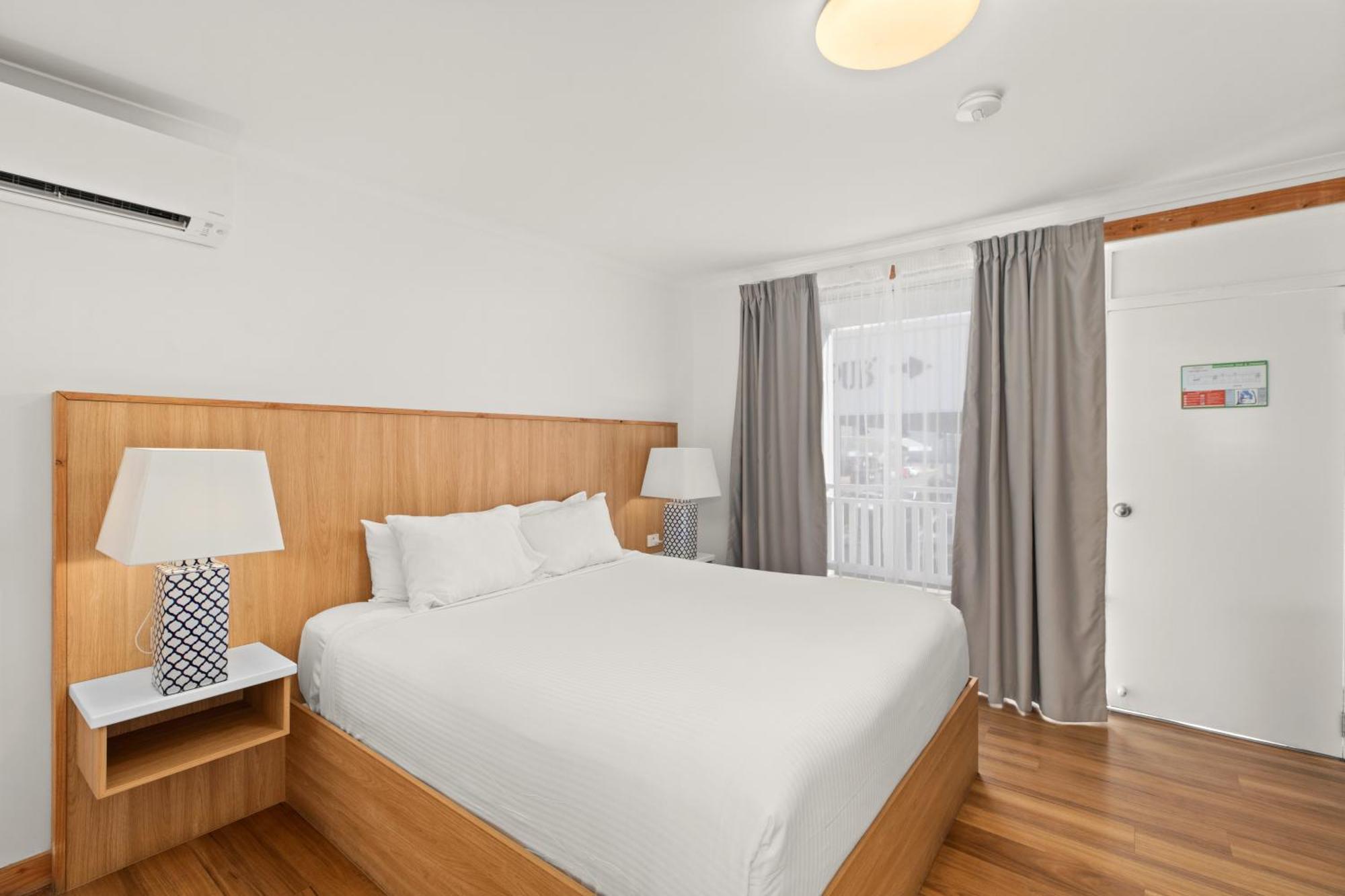 Courtyard King Room