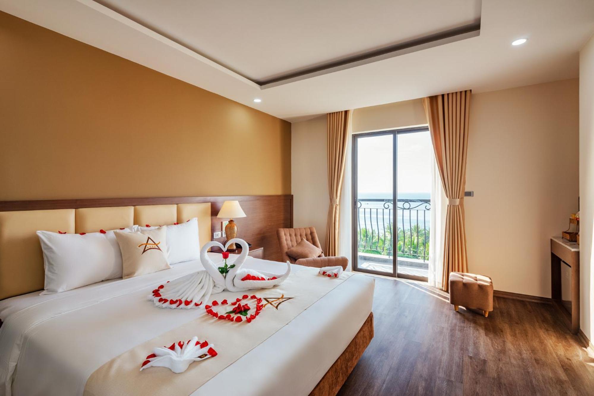Deluxe Double Room with Balcony and Sea View