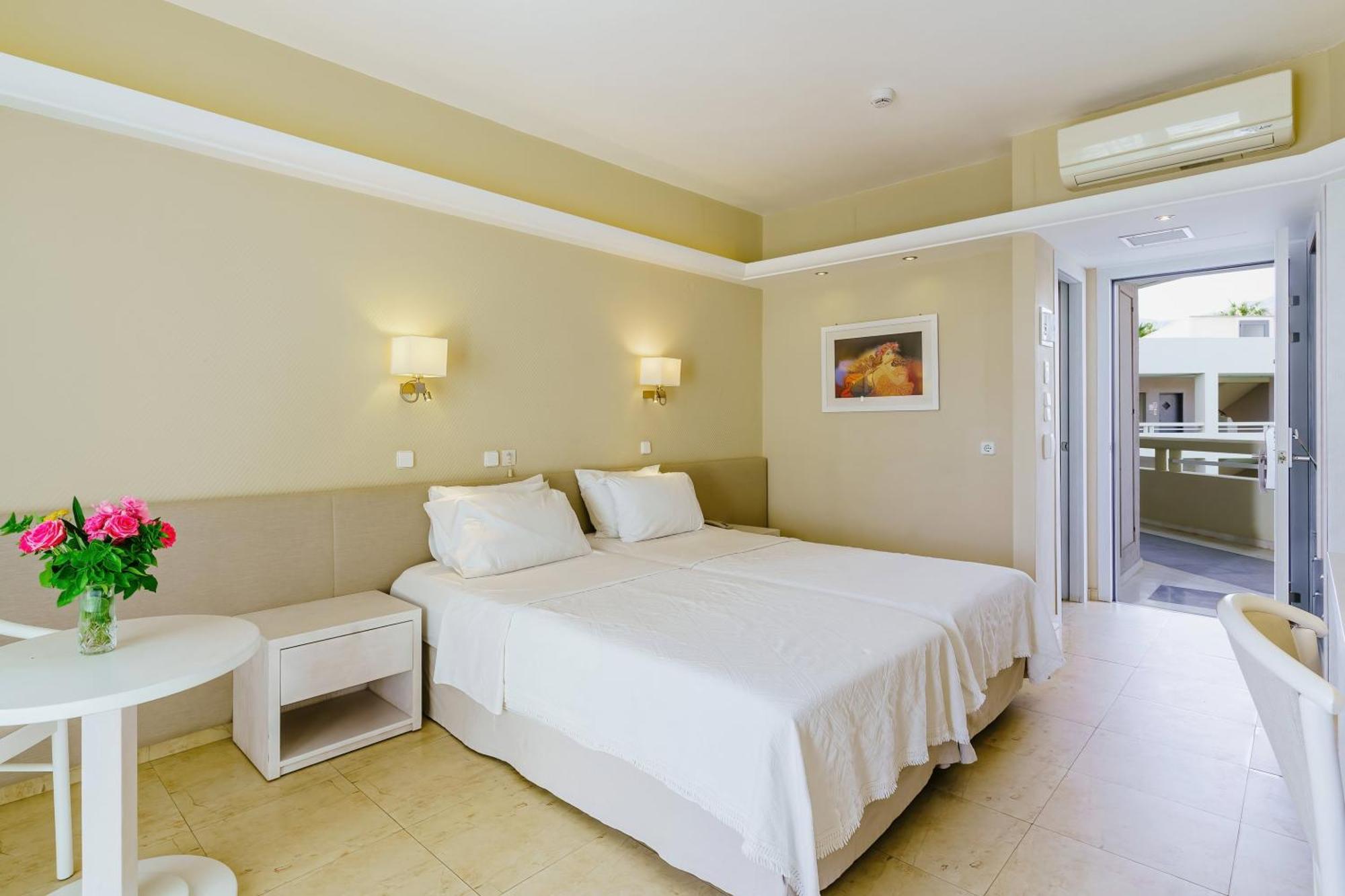 Double or Twin Room Side Sea View