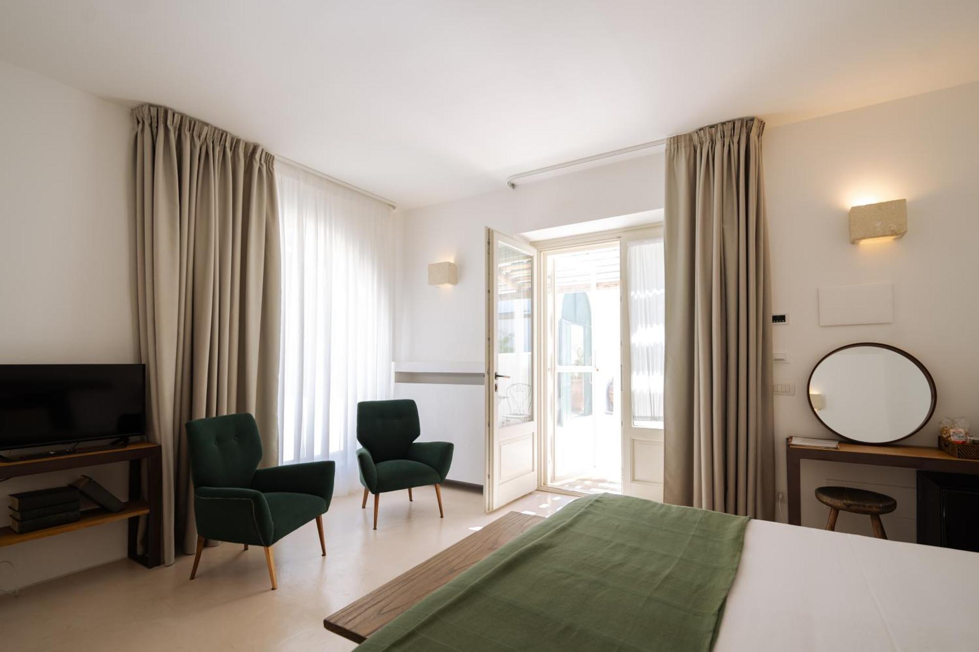 Deluxe Double Room with Garden View
