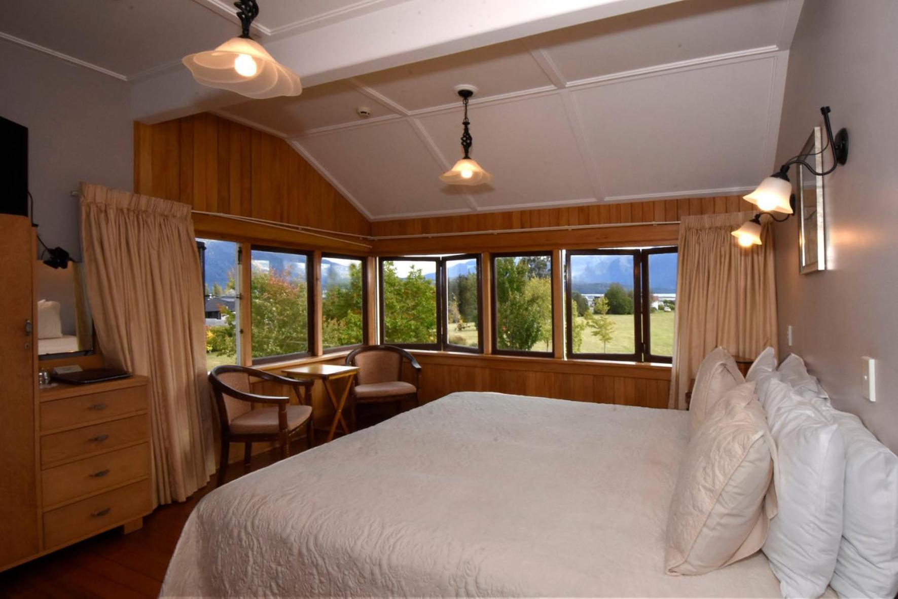 Deluxe Double or Twin Room with Lake View