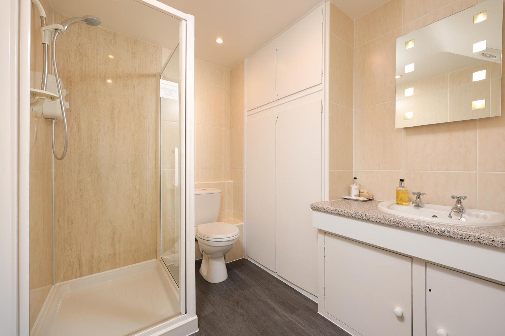 Double Room 4 with Shower