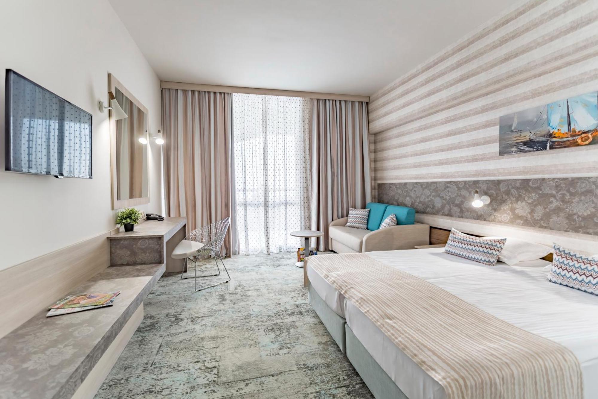 Deluxe Double or Twin Room Extra Bed
