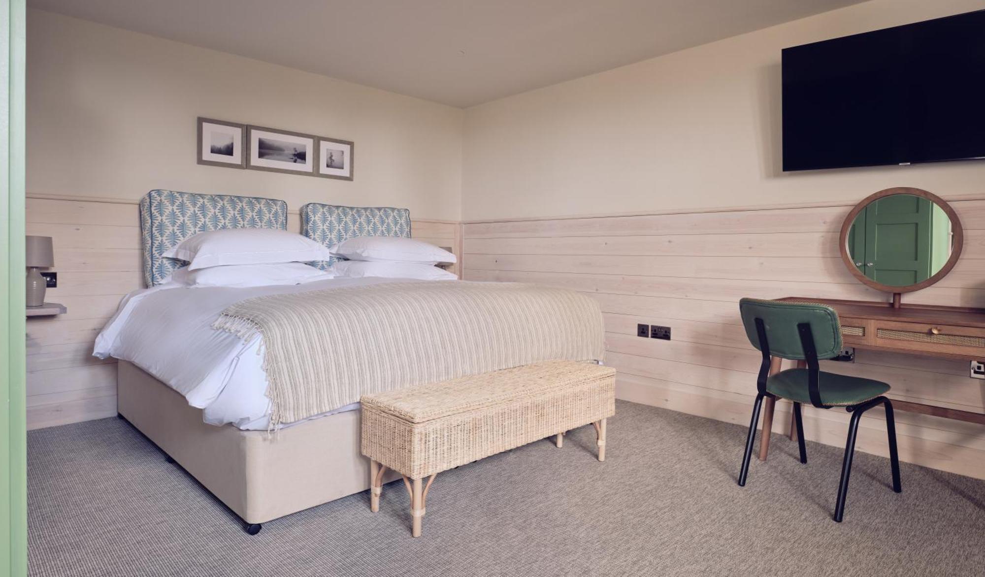 Deluxe King Room,1664652783:JPEG