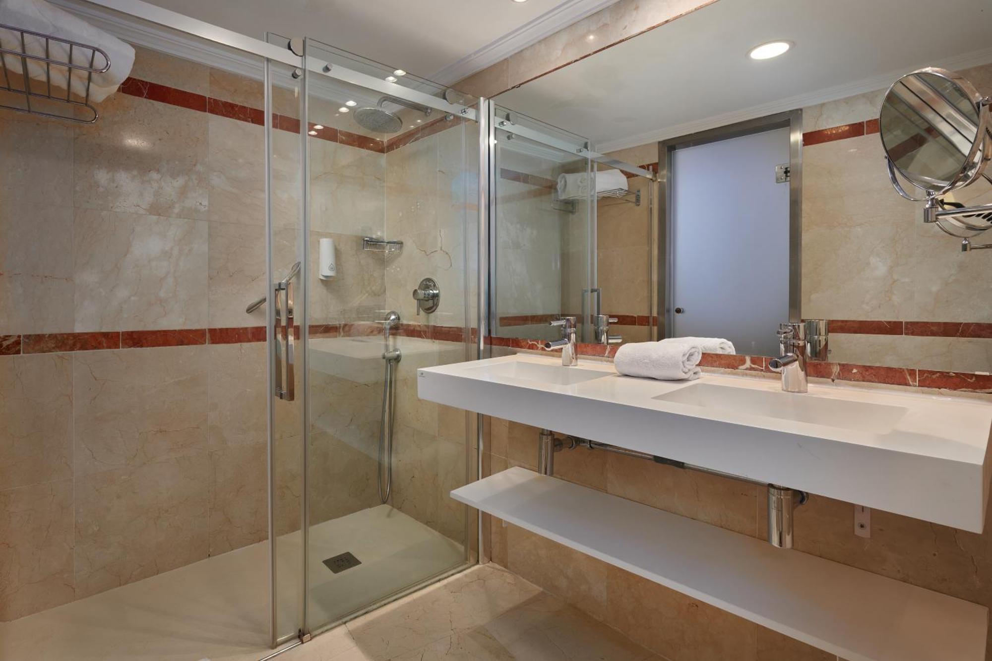 Suite Junior con vistas al mar (2 adultos)