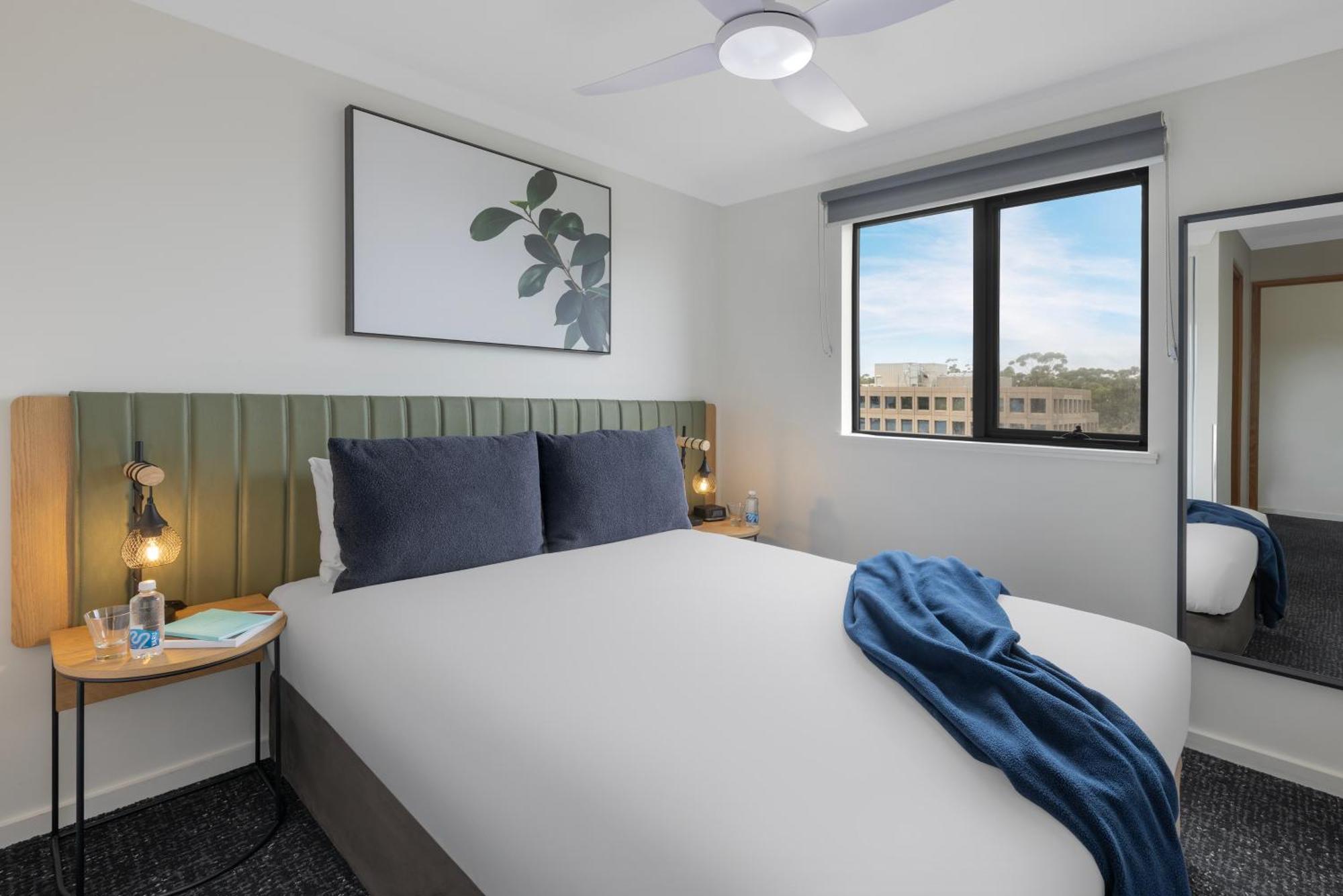 Two-Bedroom Apartment 1 Queen 2 Singles