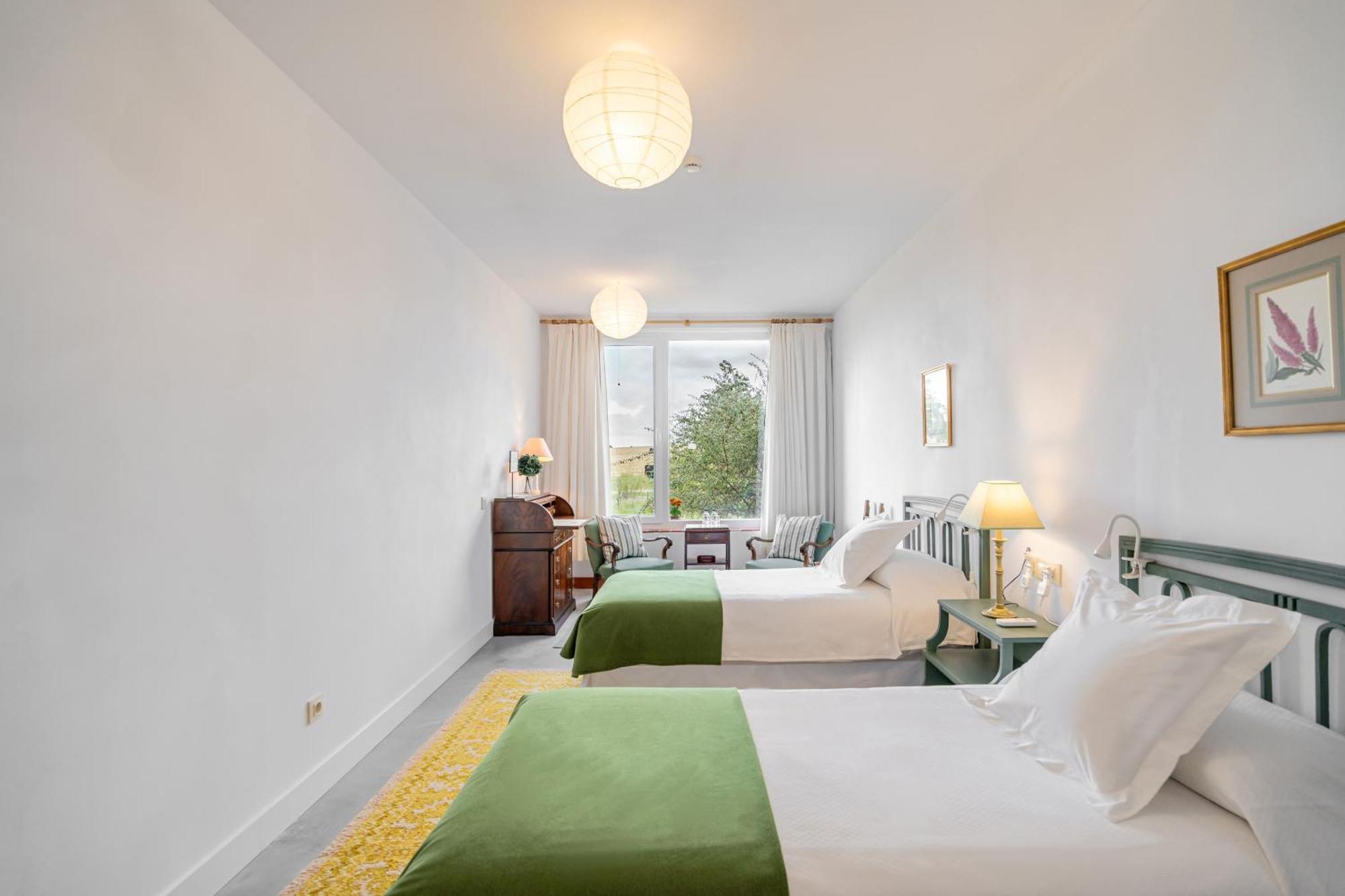 Double Room,1666111782:JPEG