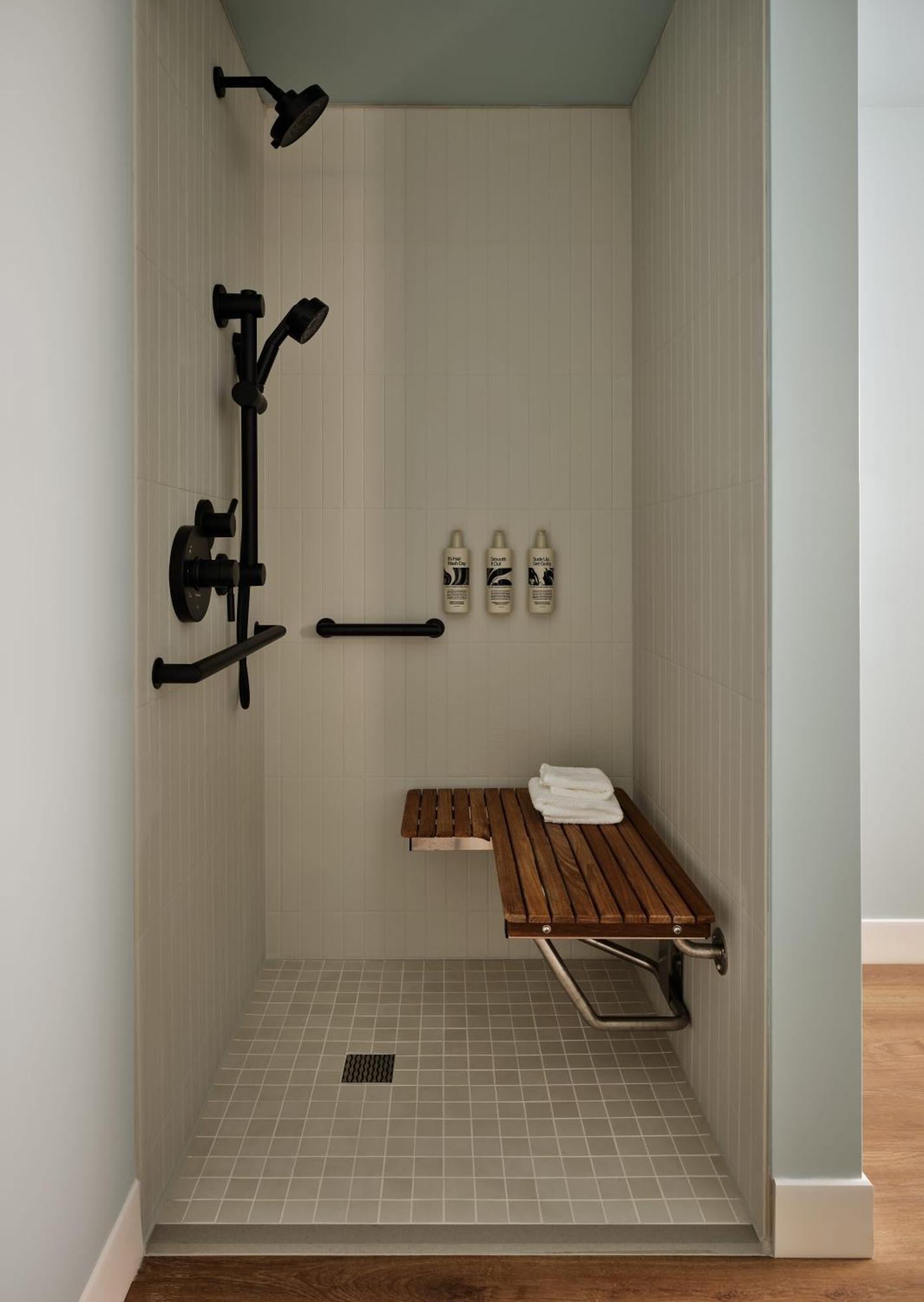 Deluxe King ADA w or Transfer Shower