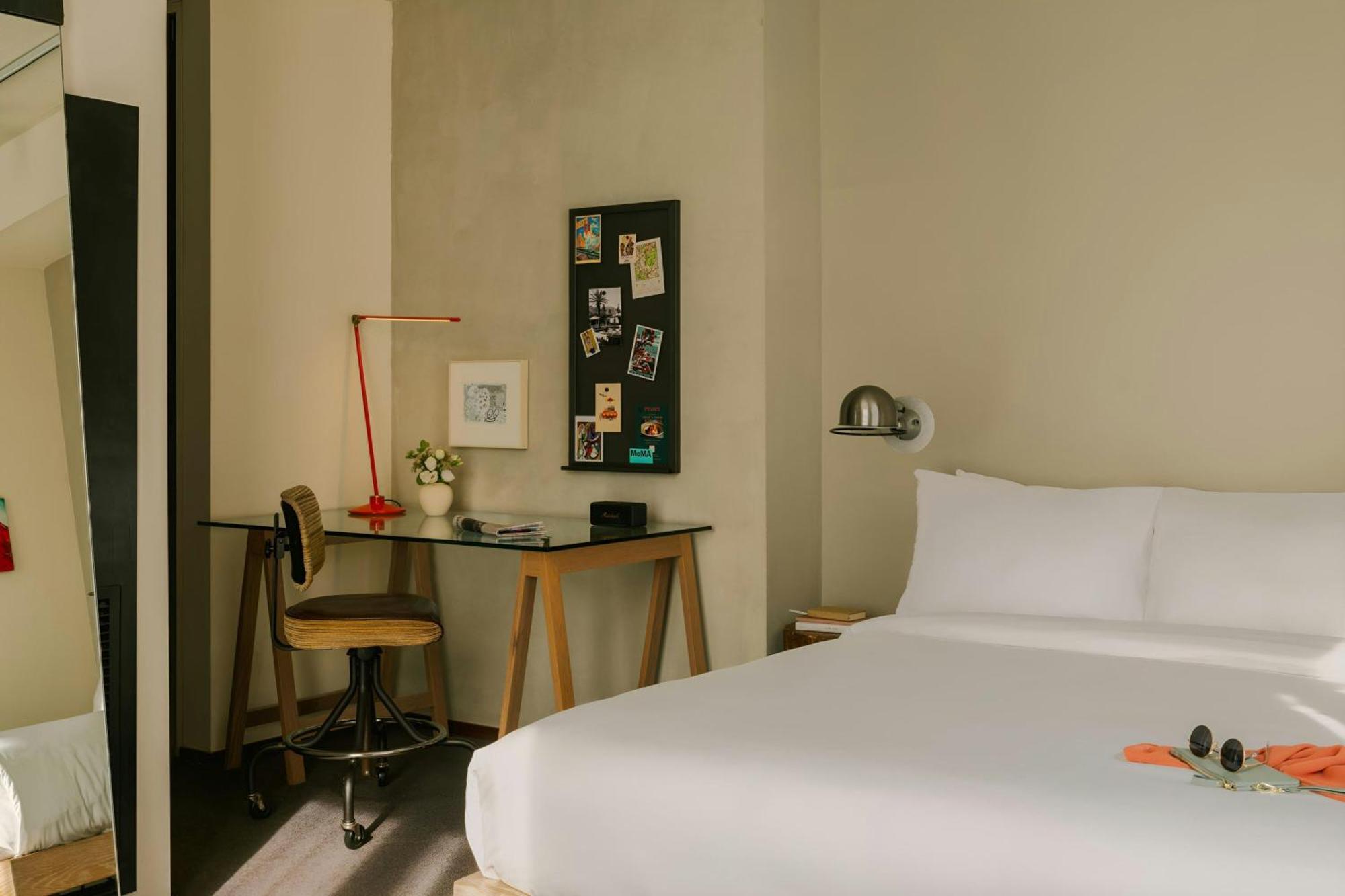 1 King Bed