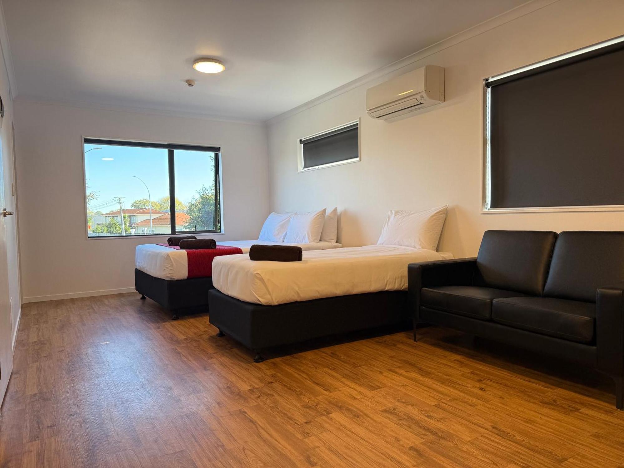 Deluxe Queen Room