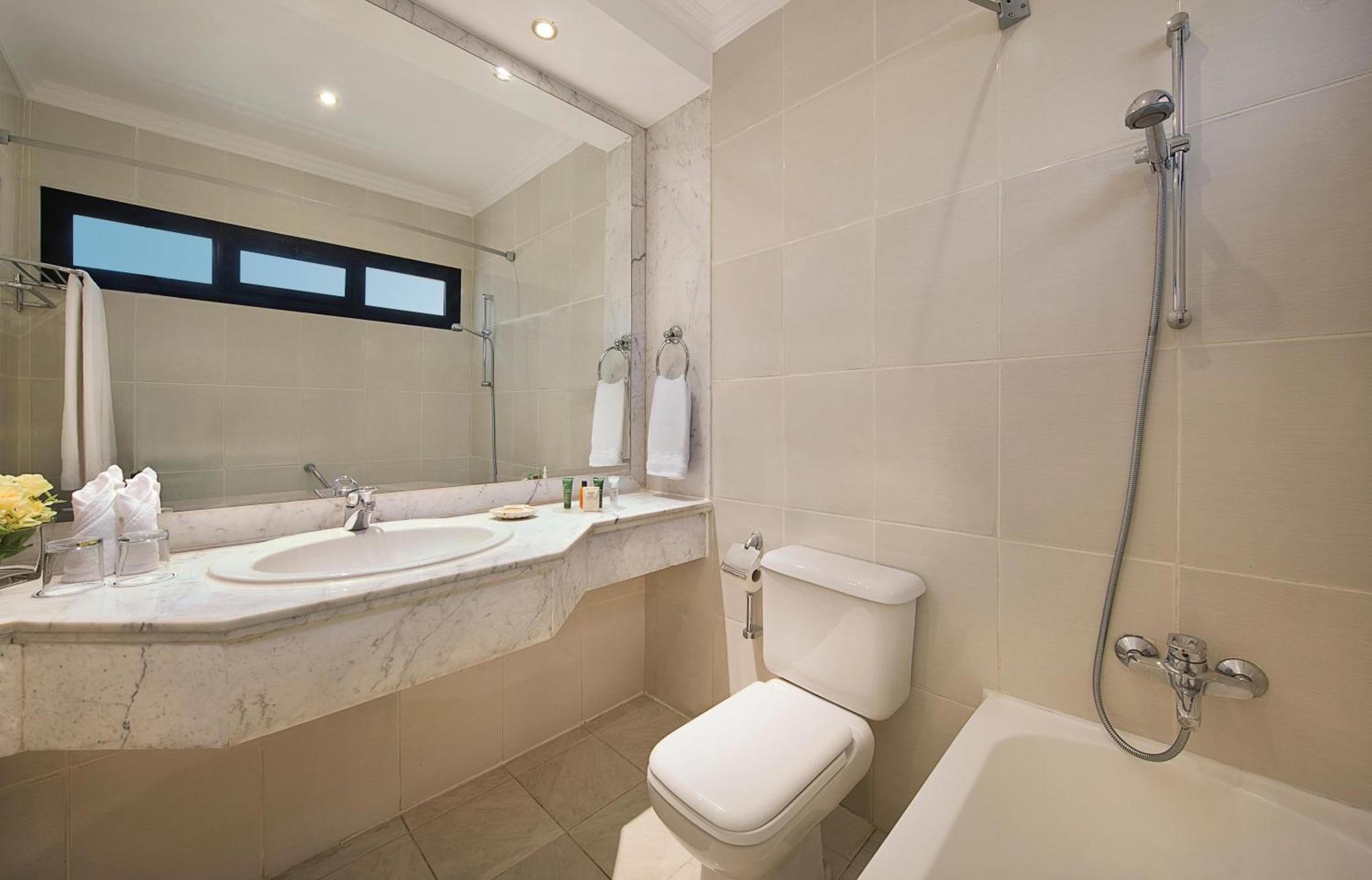 Junior Queen Suite