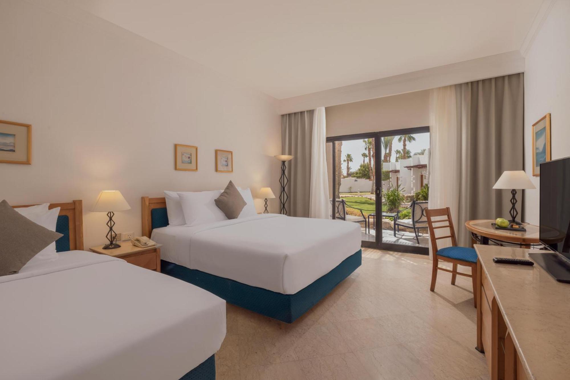 Standard Queen or Twin Room Side Sea View