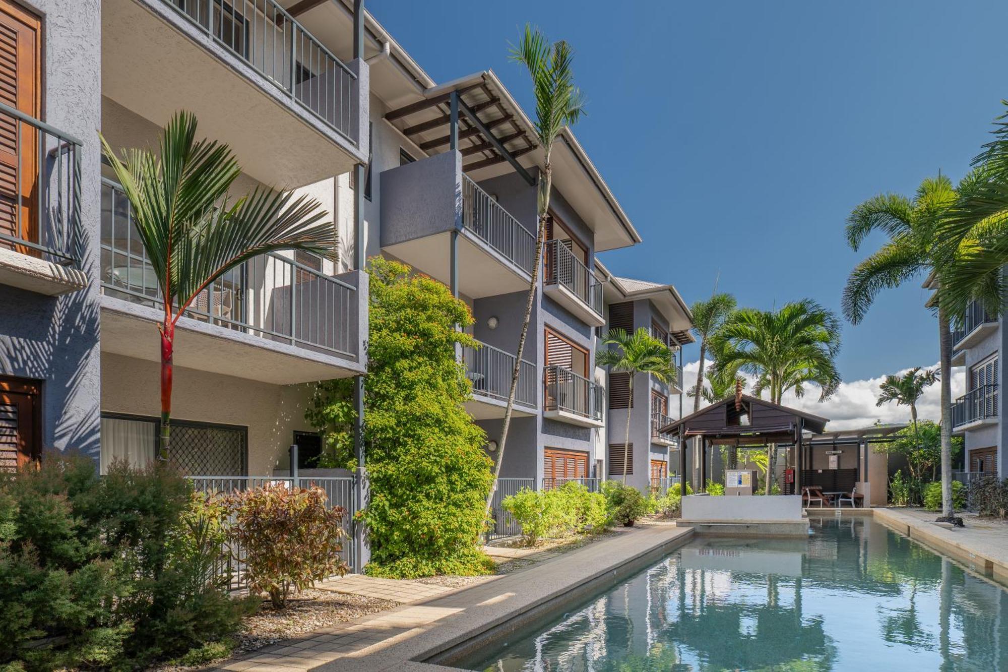 Studio Apartment Pool View