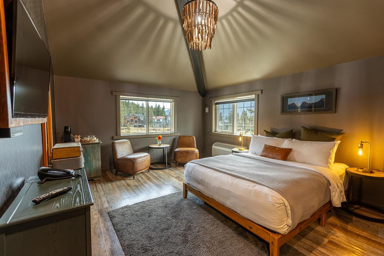 Standard Queen Room