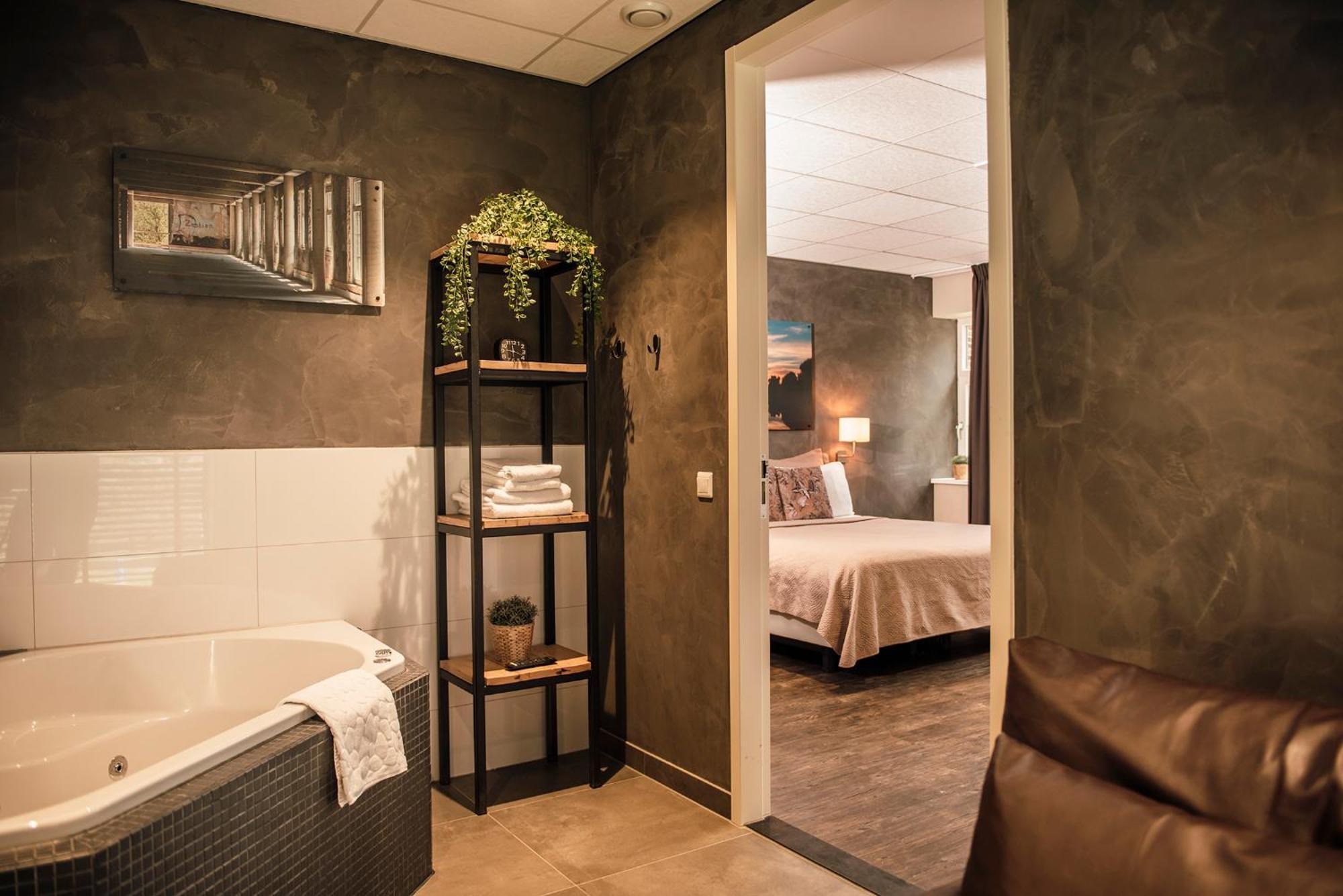 Suite Spa Bath
