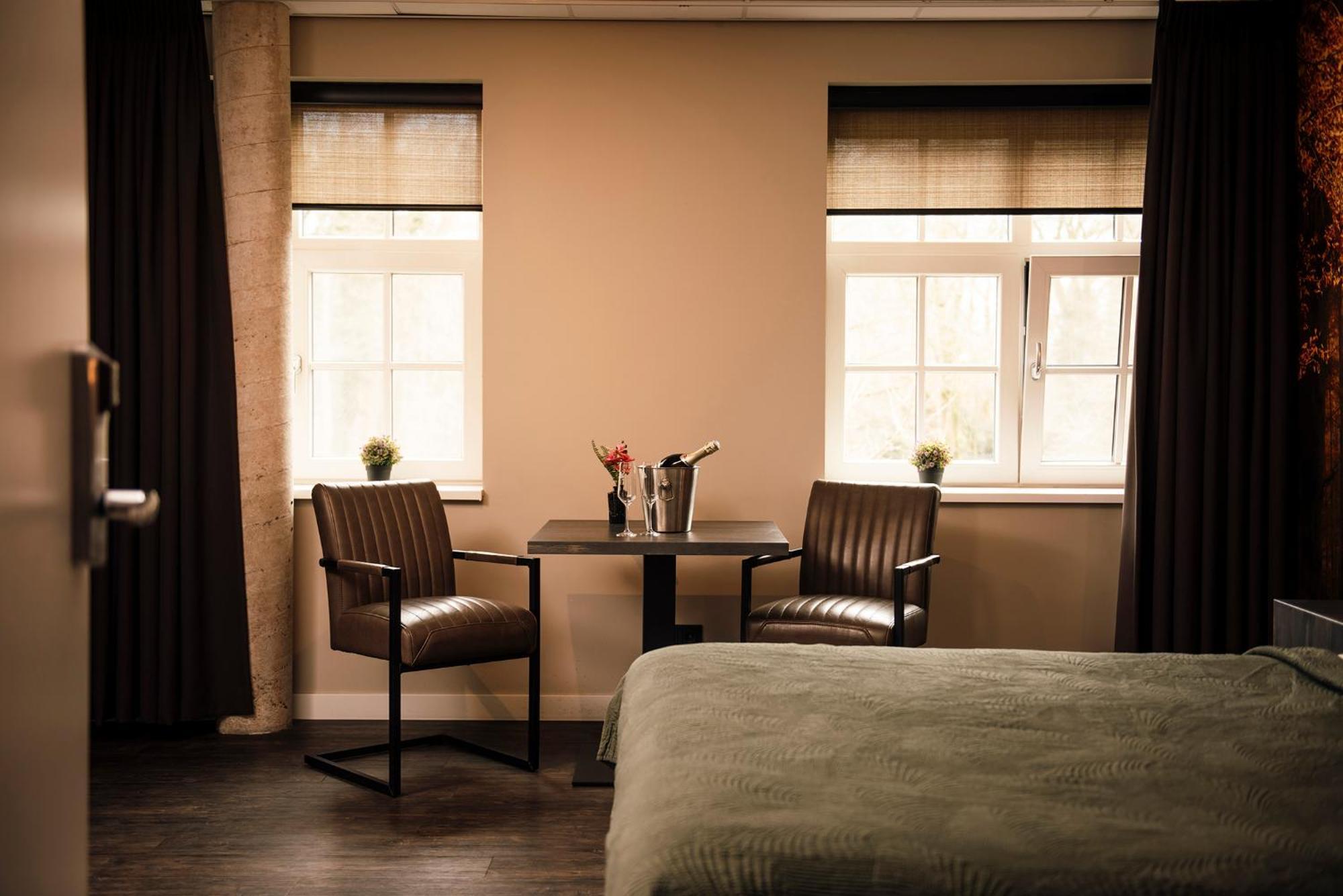 Deluxe Suite Spa Bath