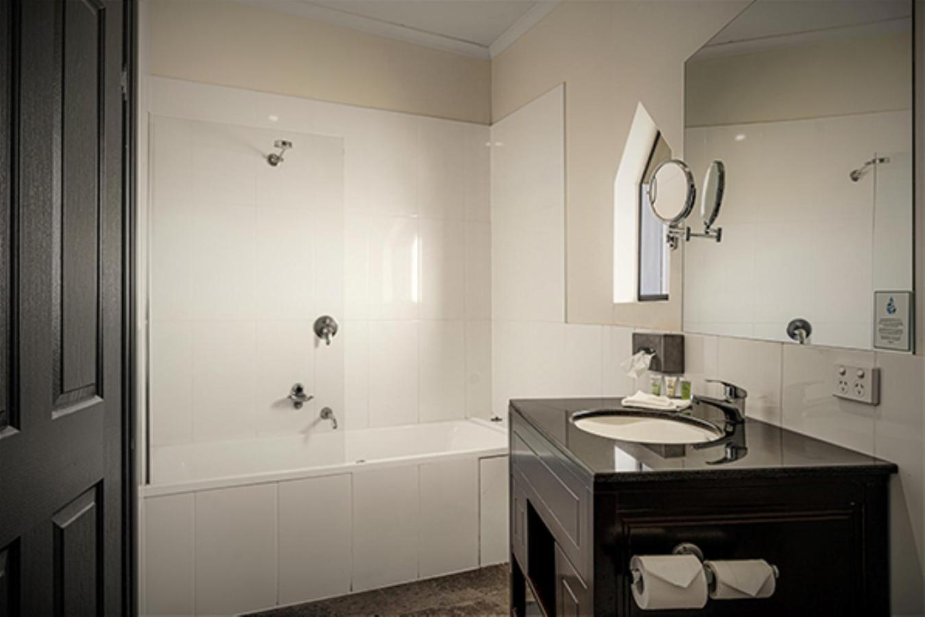 Queen Room with Spa Bath