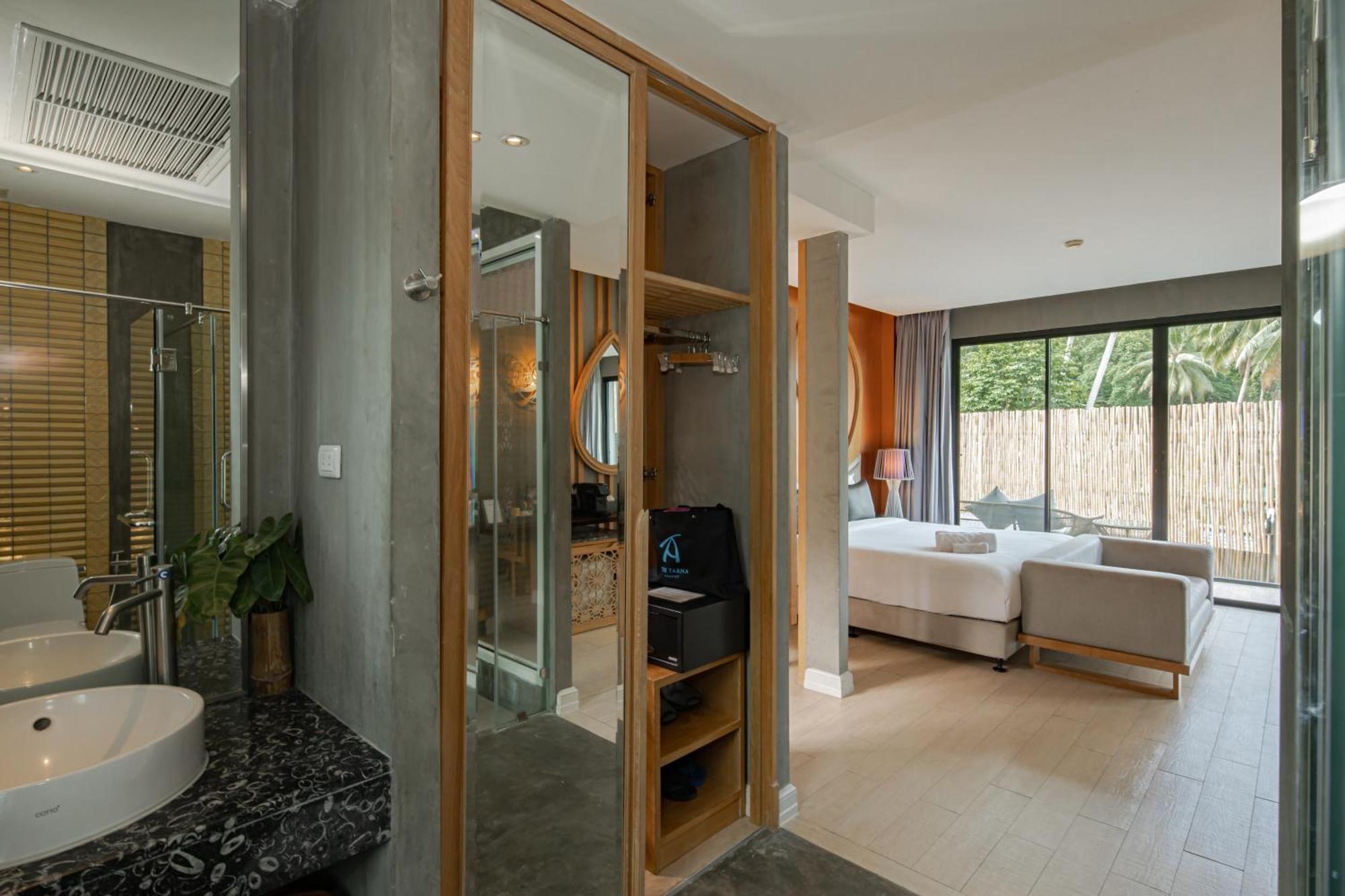 Grand Pool Access