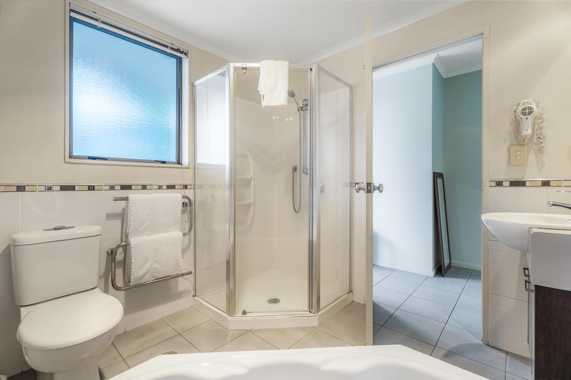 Deluxe Two-Bedroom Apartment Spa Bath