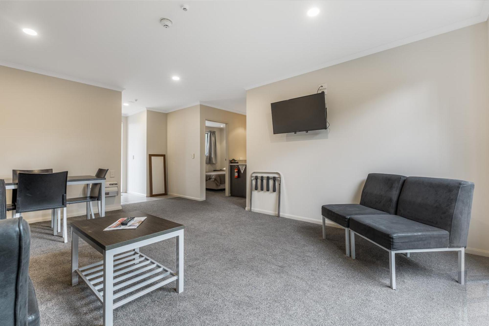 Deluxe Two-Bedroom Apartment Spa Bath