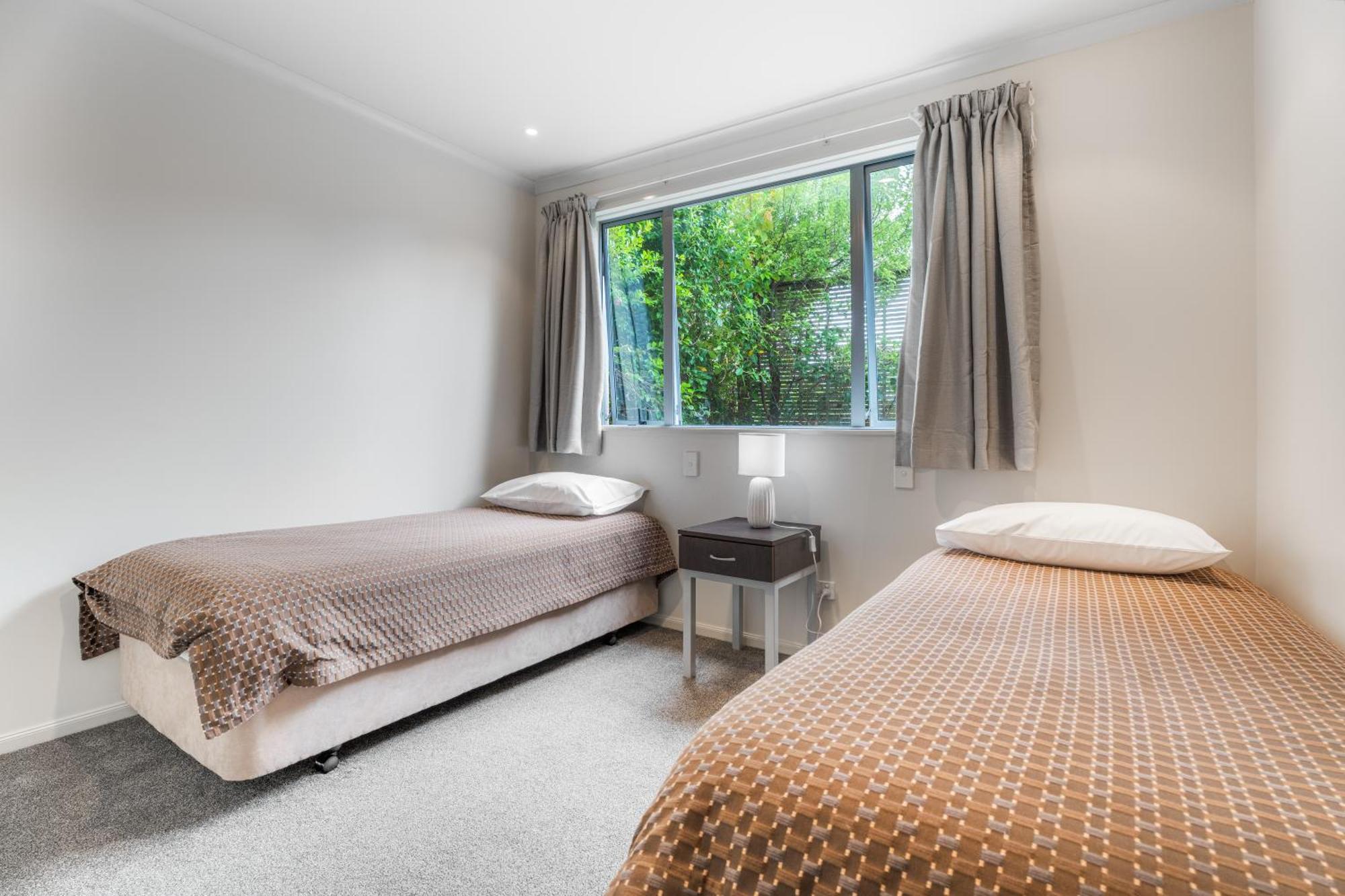 Deluxe Two-Bedroom Apartment Spa Bath
