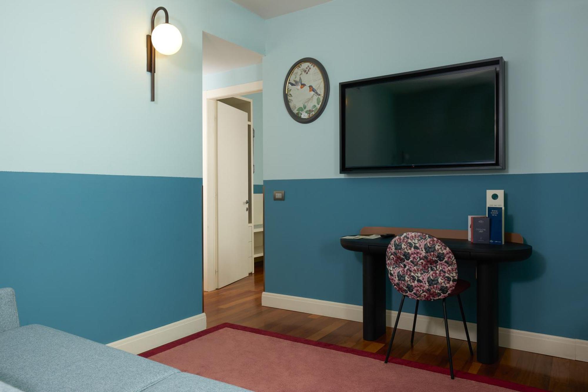 One-Bedroom Suite Sofa Bed
