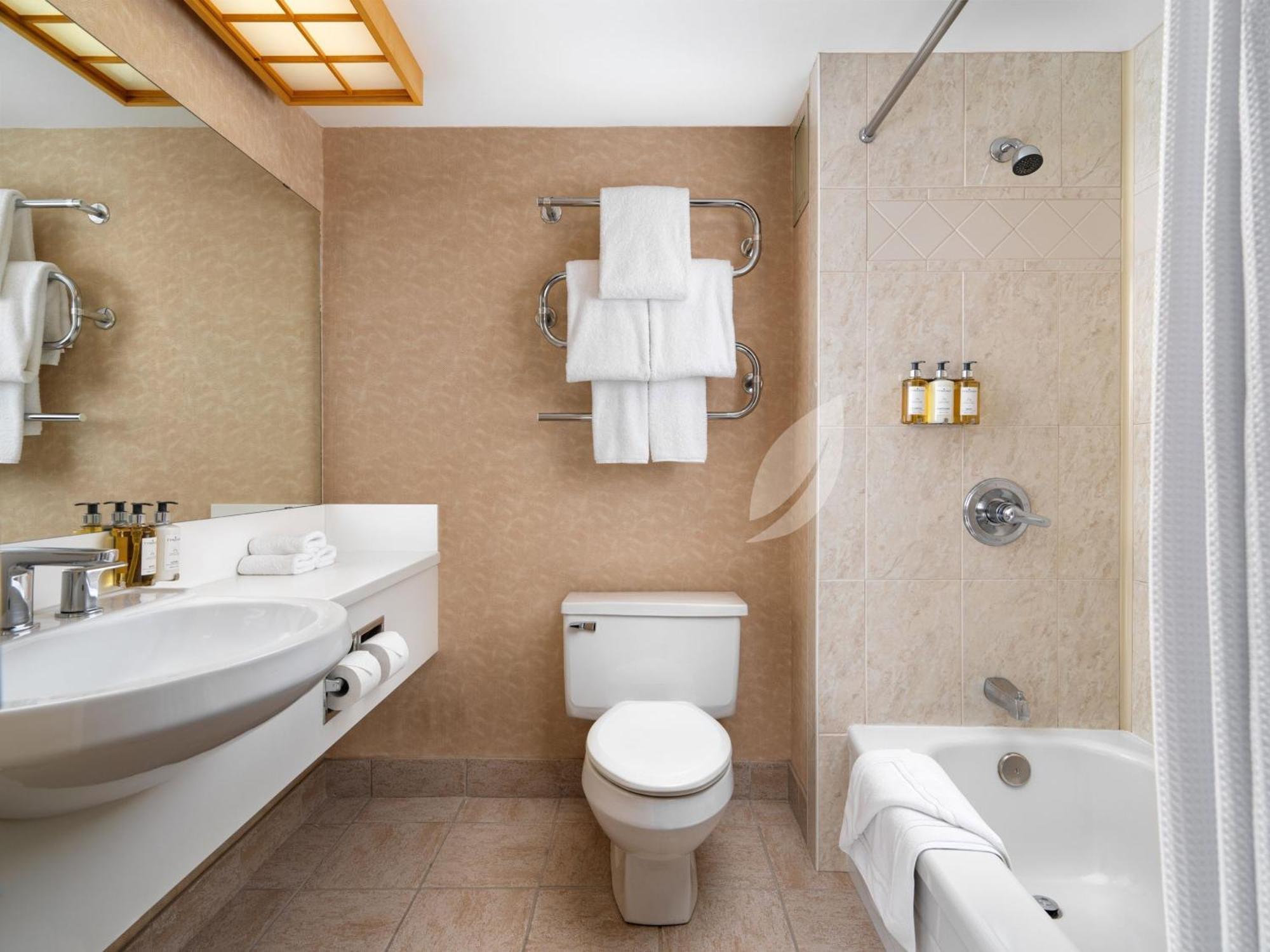 Laurel Wing Inner Harbour King Room