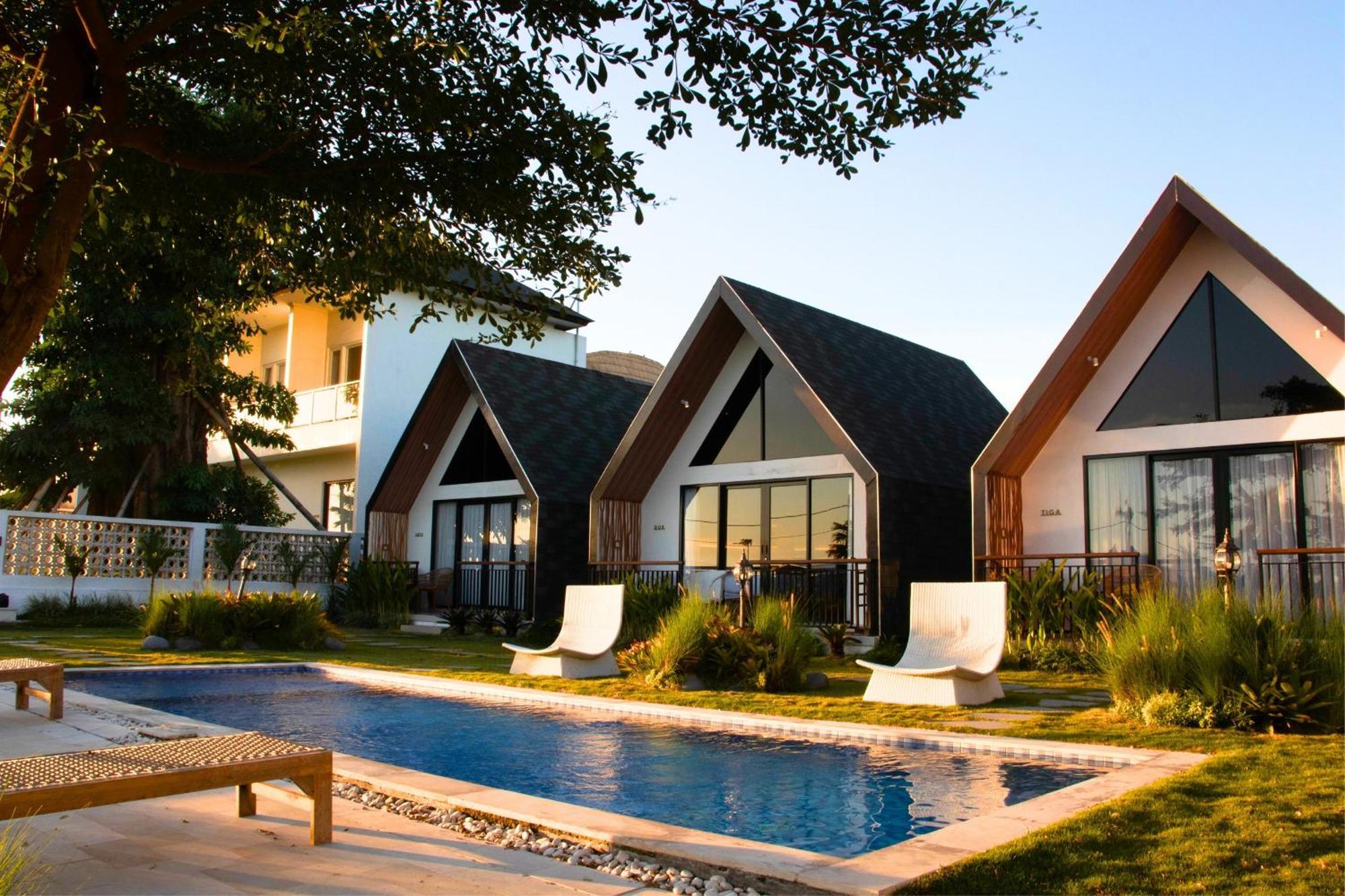 Villa with Garden View